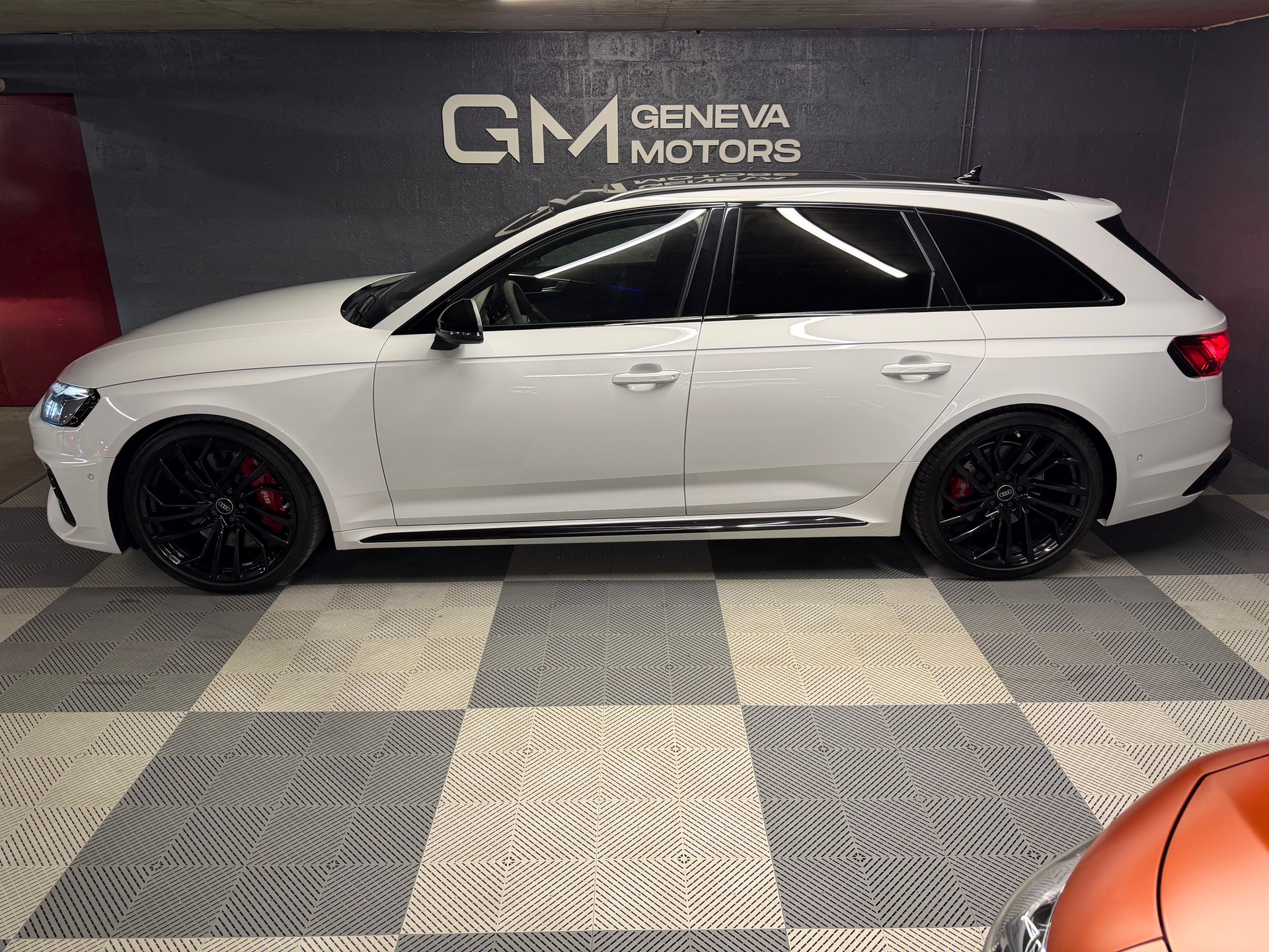 AUDI RS4 Avant quattro tiptronic-image-6