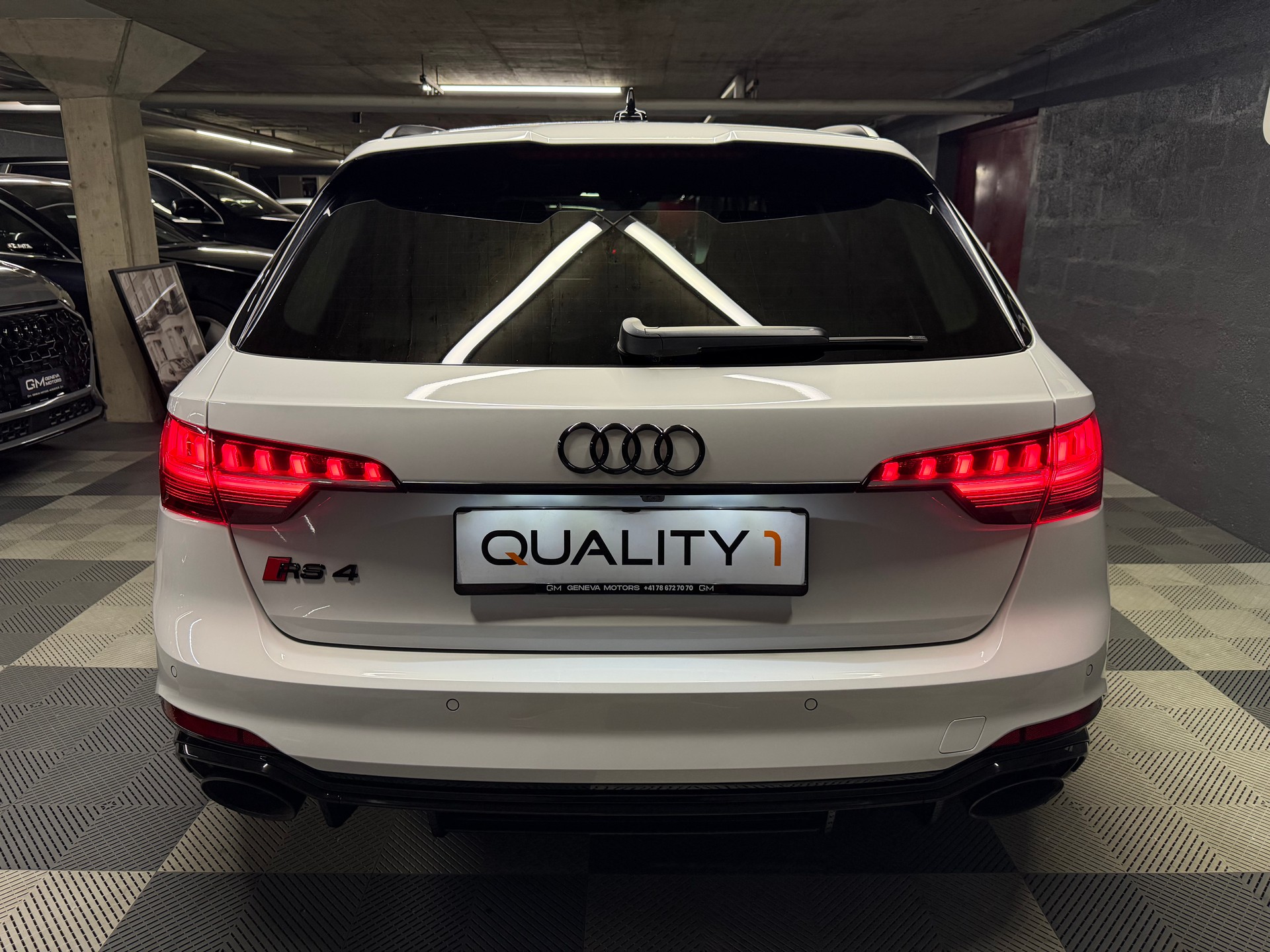 AUDI RS4 Avant quattro tiptronic-image-4