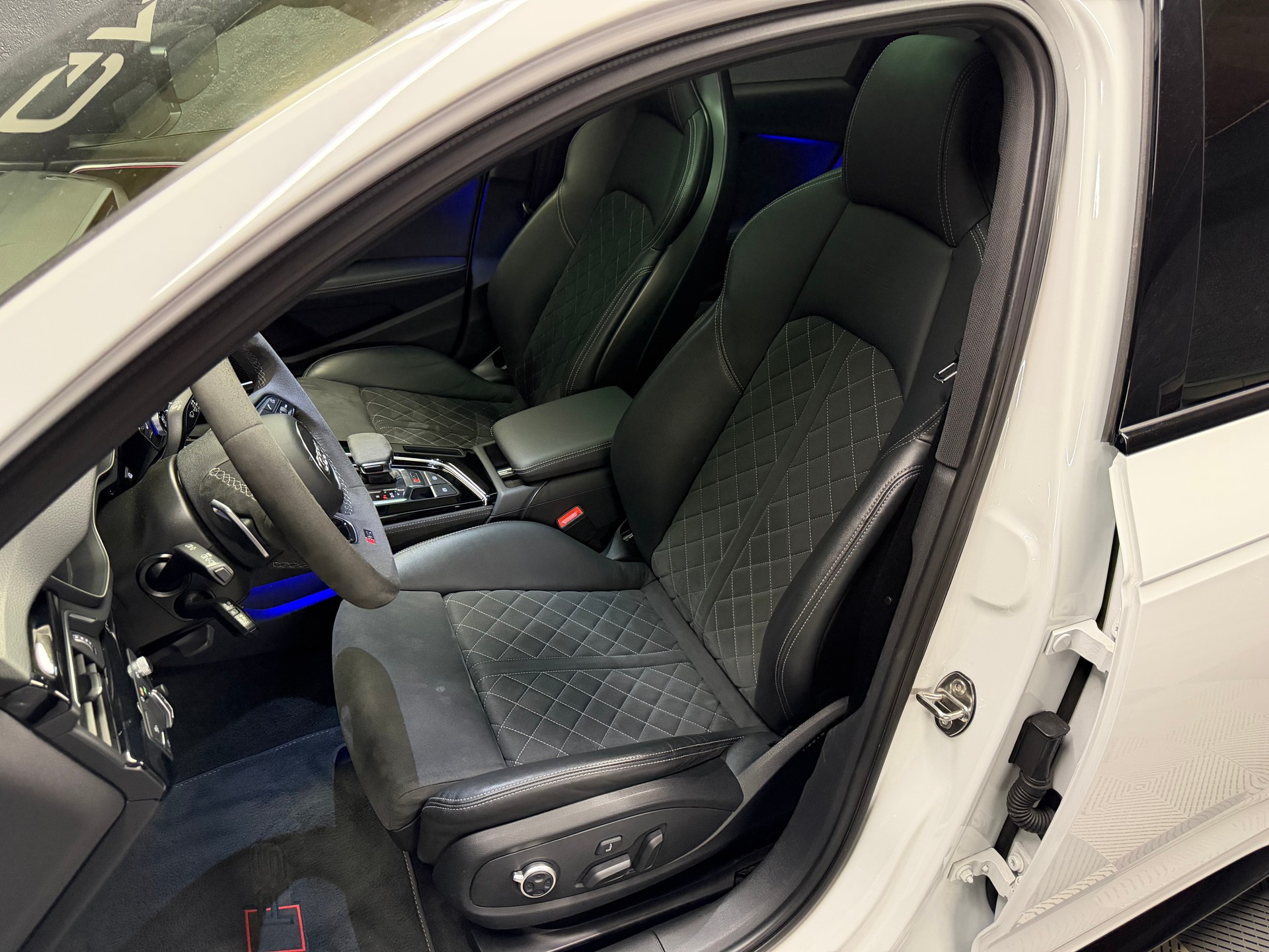 AUDI RS4 Avant quattro tiptronic-image-7