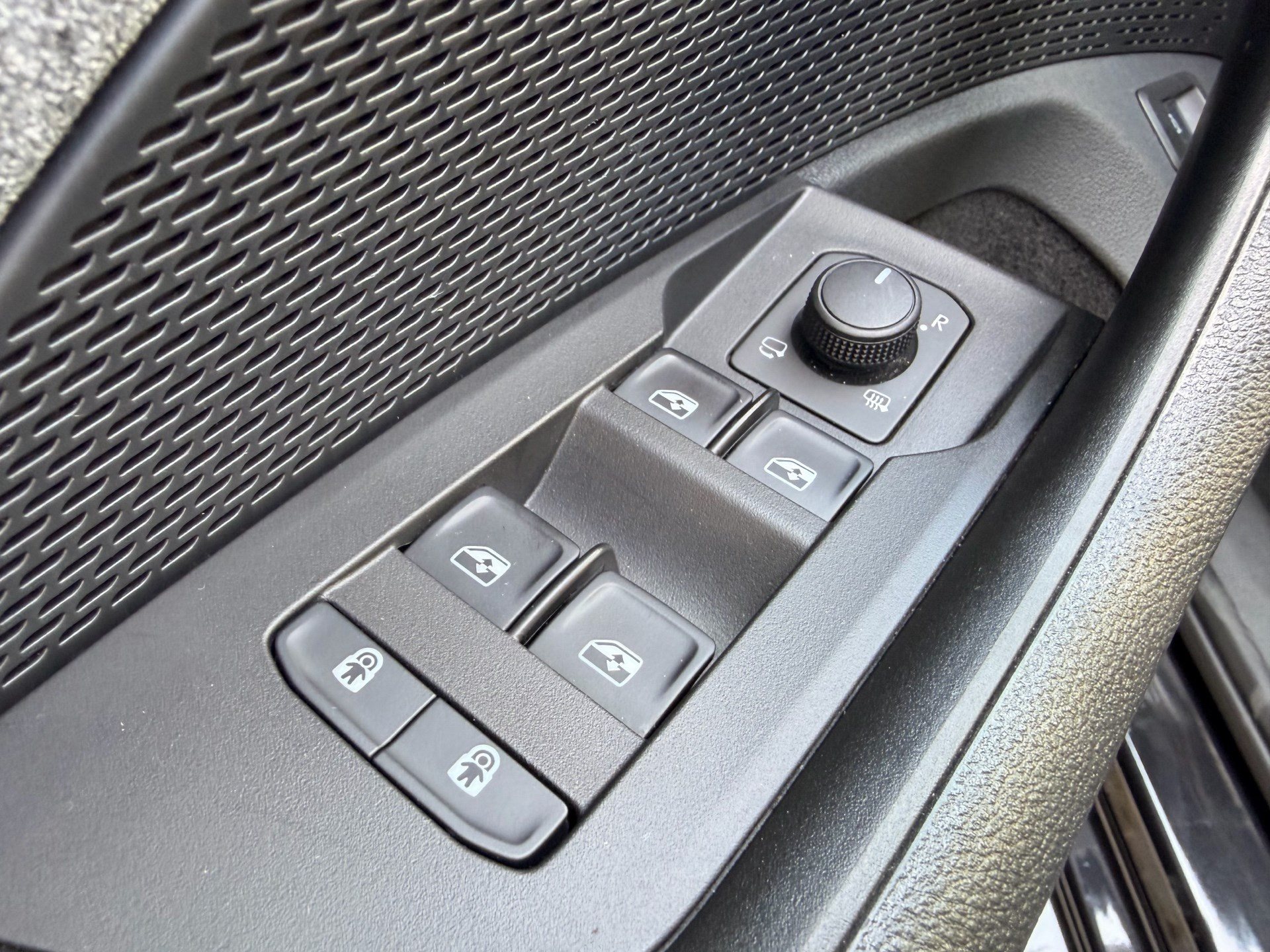 SKODA Octavia Combi 1.5 TSI mHEV 150PS Selection *** ANHÄNGERKUPPLUNG SCHWENKBAR ***-image-26