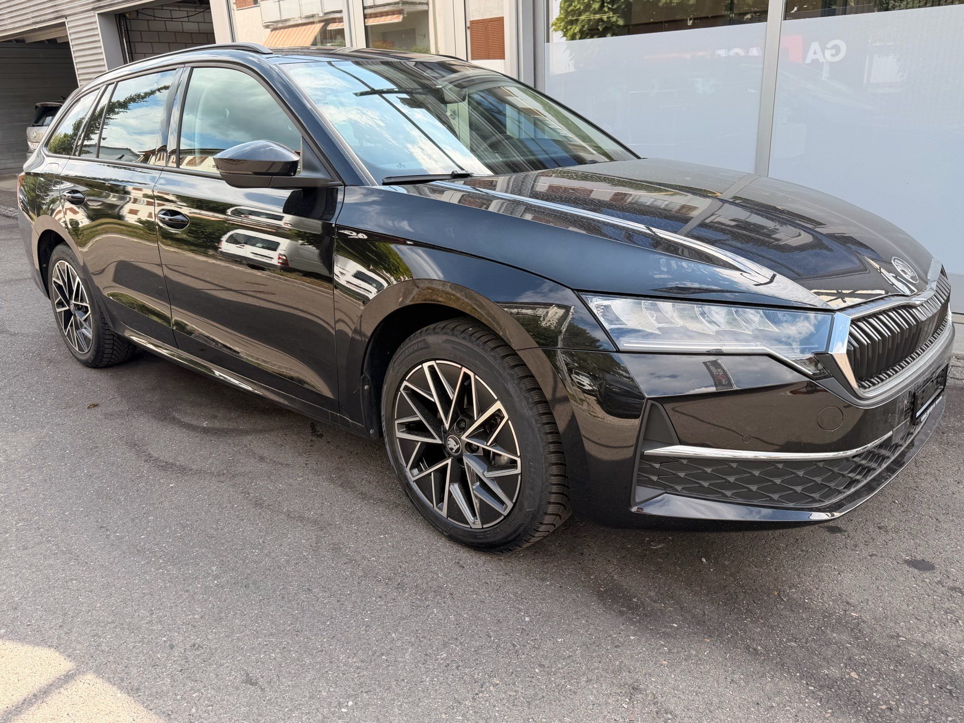 SKODA Octavia Combi 1.5 TSI mHEV 150PS Selection *** ANHÄNGERKUPPLUNG SCHWENKBAR ***-showroom-element-2