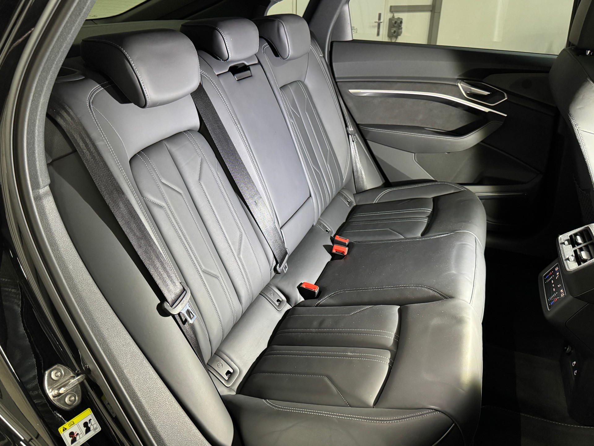 AUDI SQ8 Sportback e-tron quattro 114kWh / 503PS-image-10