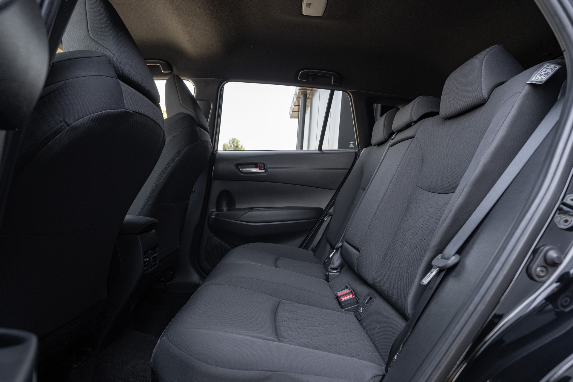 TOYOTA Corolla Cross 2.0 4WD e-CVT-image-11