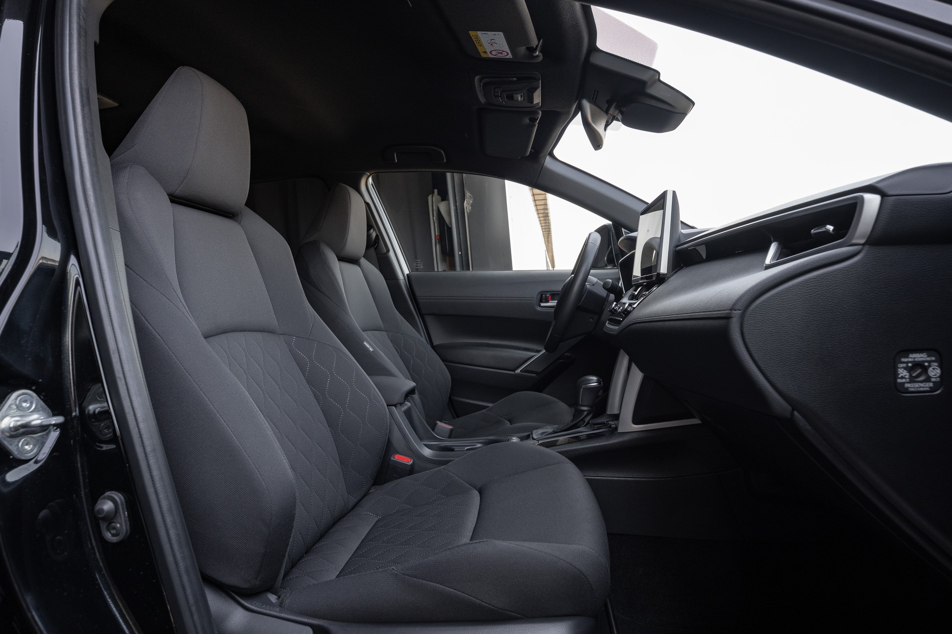 TOYOTA Corolla Cross 2.0 4WD e-CVT-image-10