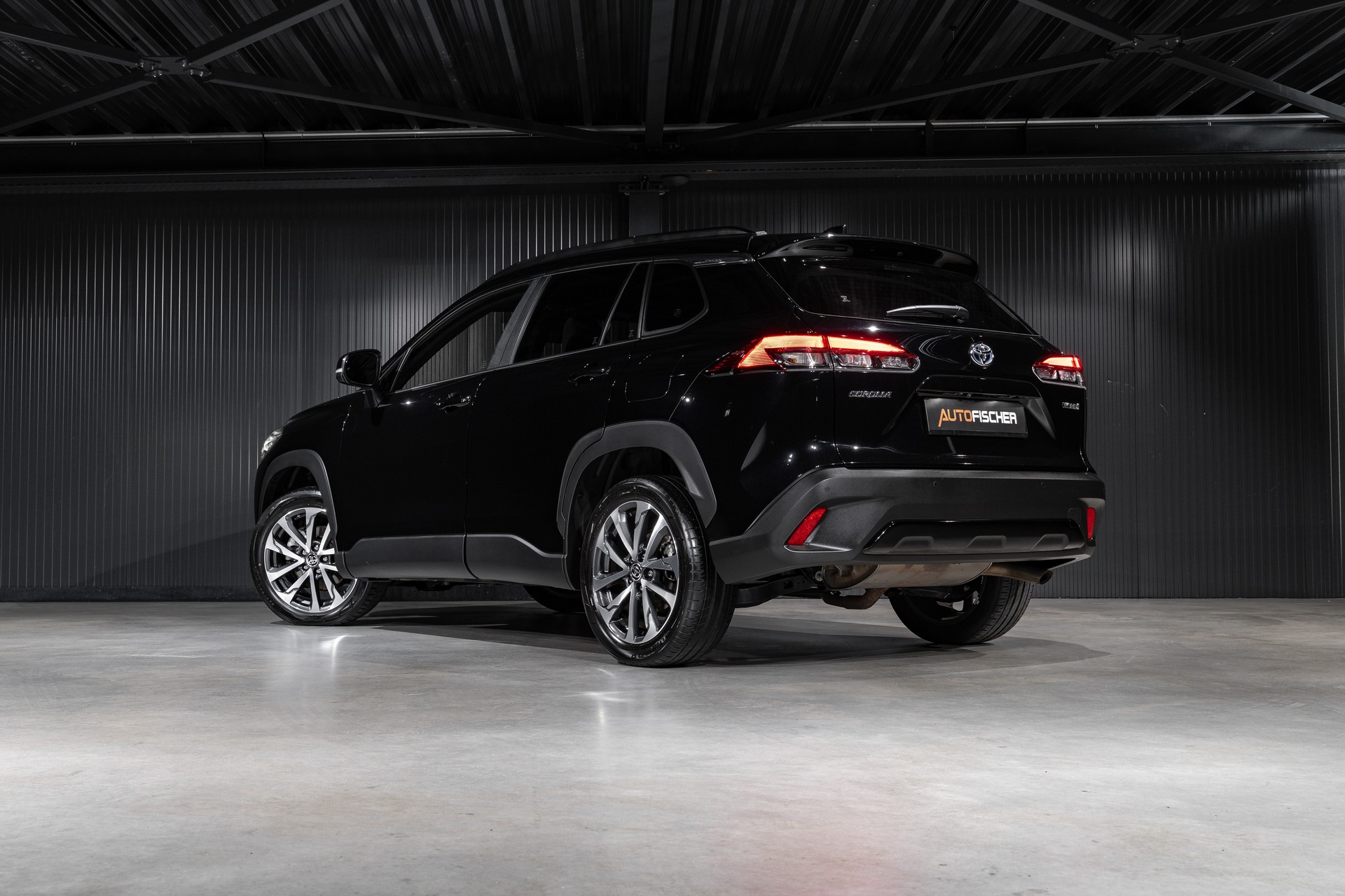 TOYOTA Corolla Cross 2.0 4WD e-CVT-showroom-element-1