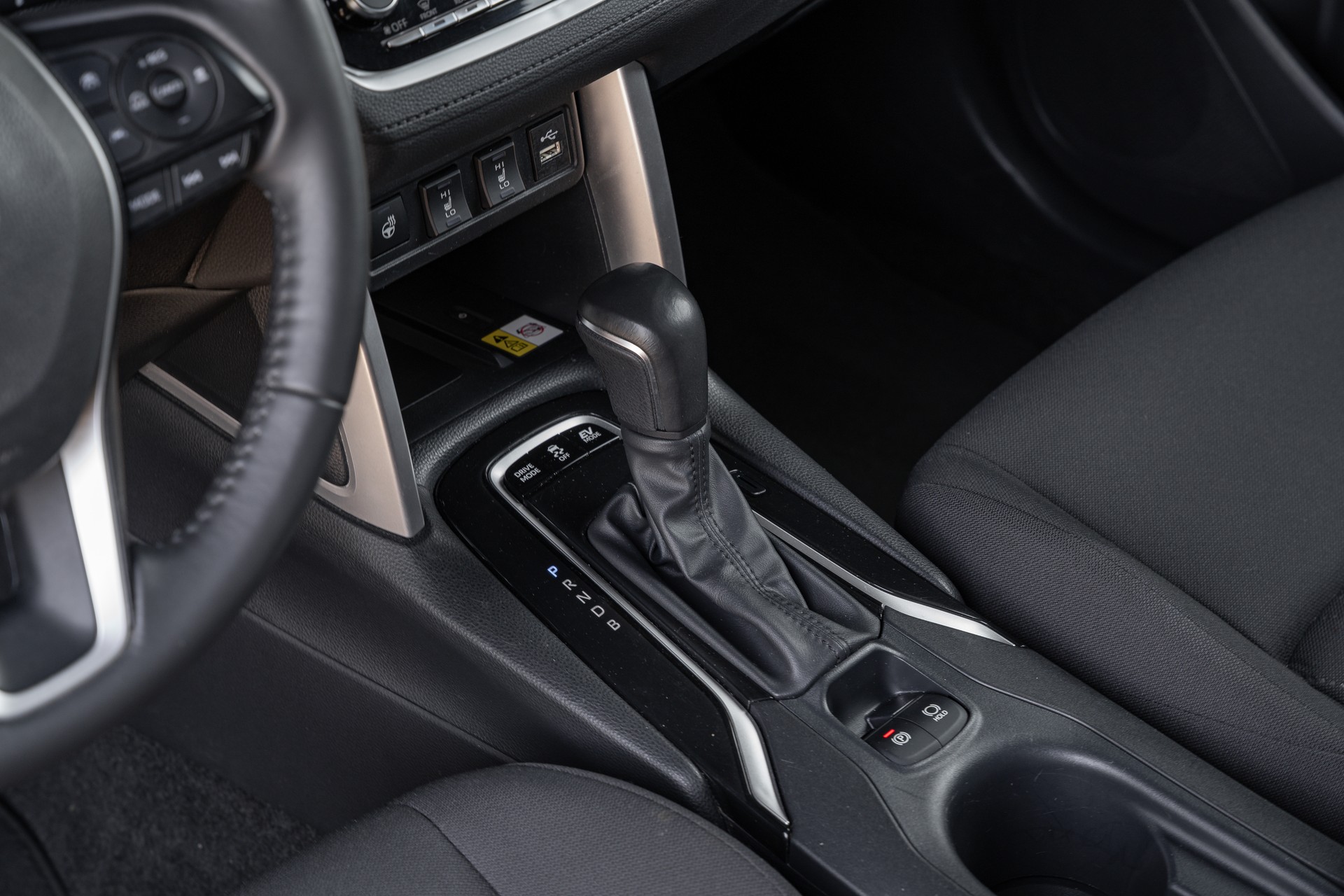 TOYOTA Corolla Cross 2.0 4WD e-CVT-image-19