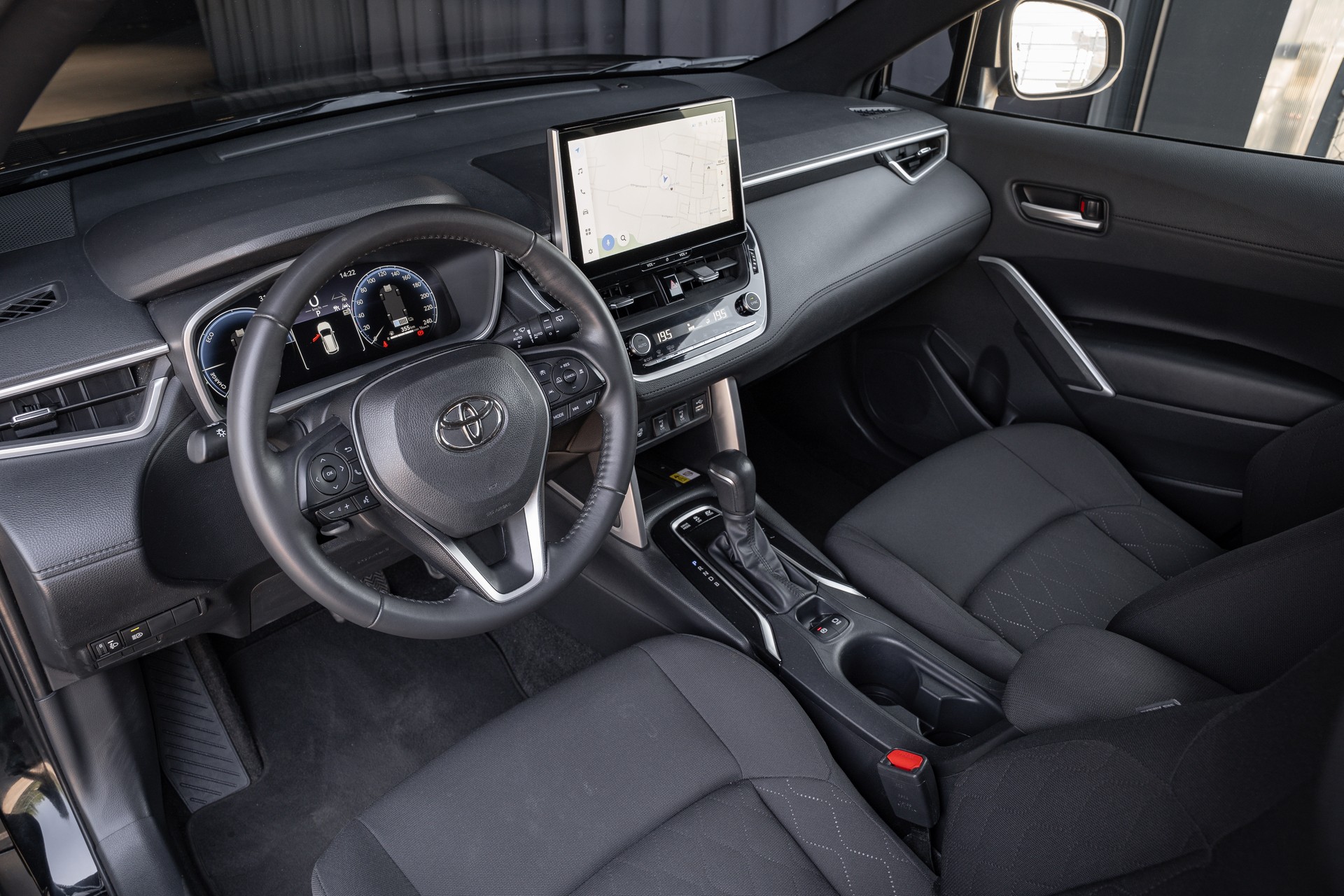TOYOTA Corolla Cross 2.0 4WD e-CVT-image-12