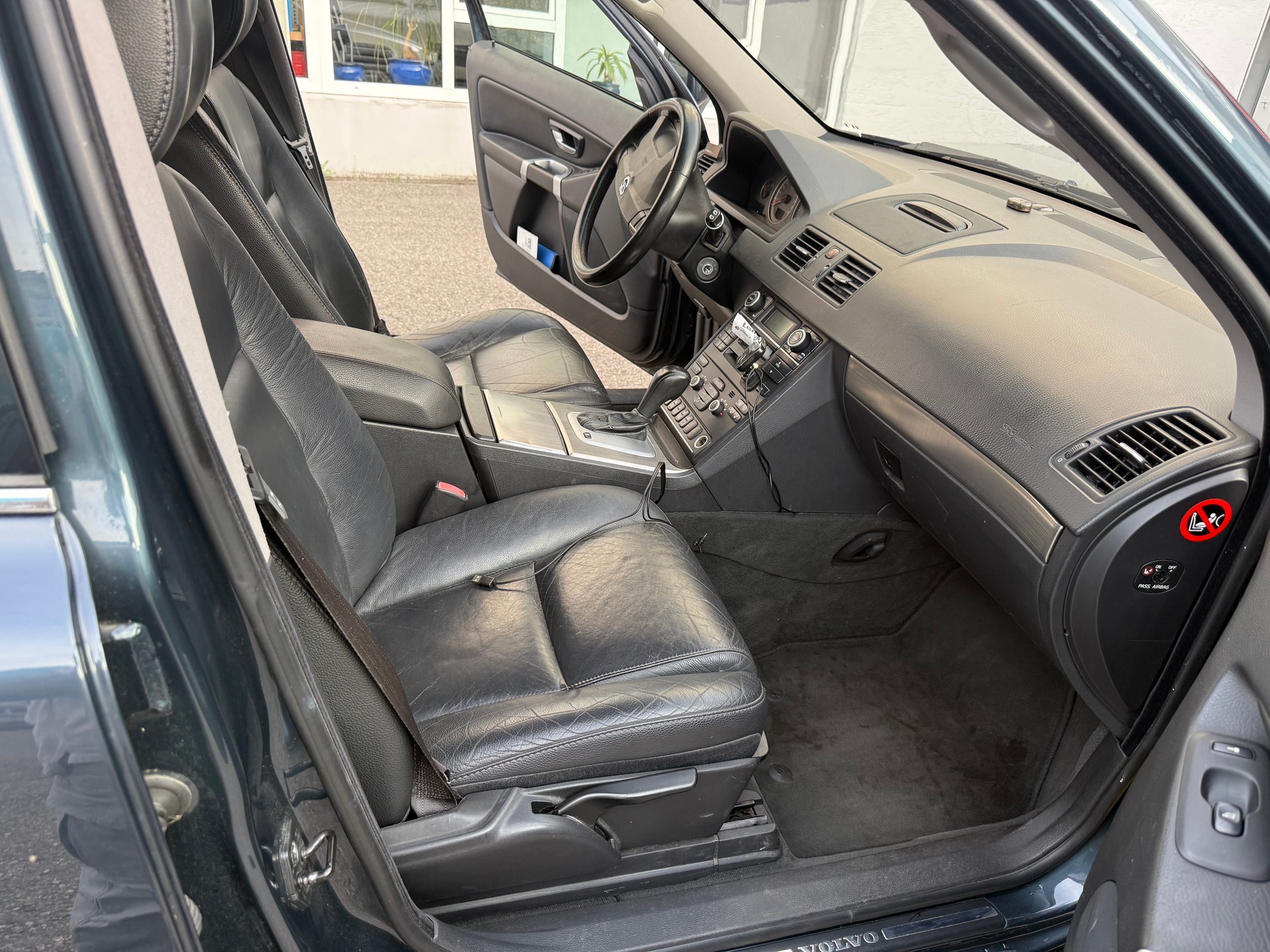 VOLVO XC90 D5 AWD Momentum-image-8