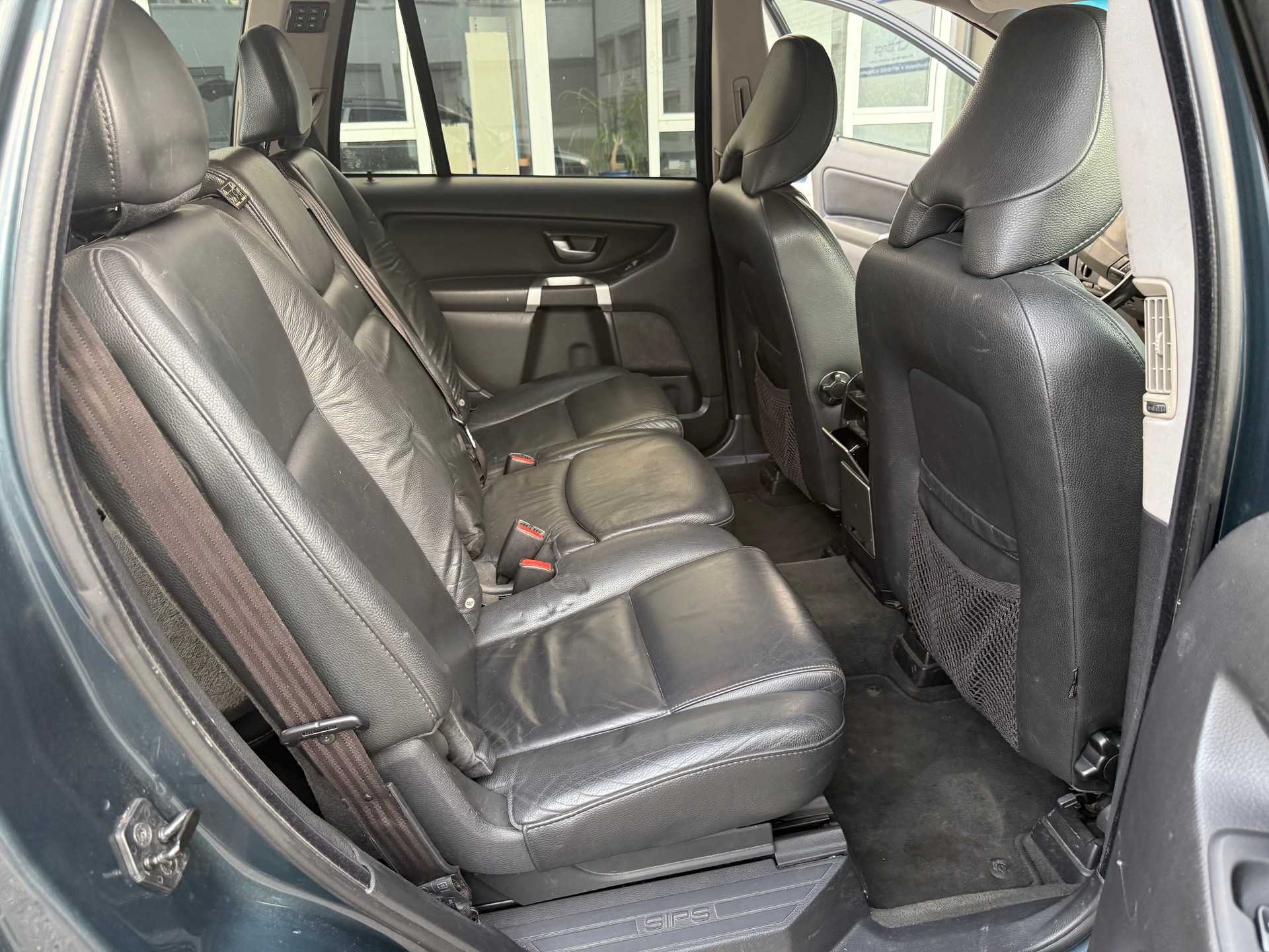 VOLVO XC90 D5 AWD Momentum-image-9