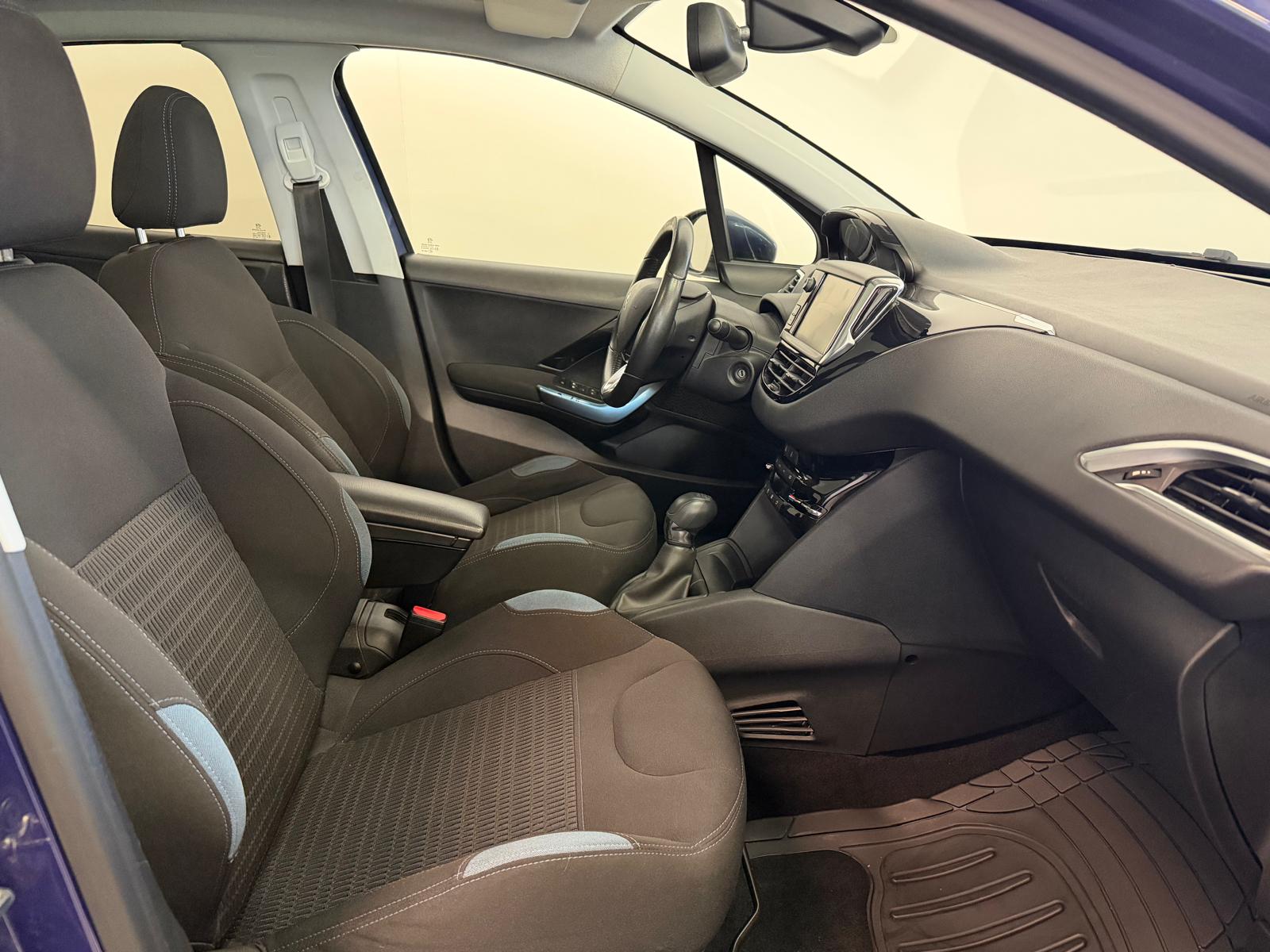PEUGEOT 208 1.6 VTI Allure-image-16