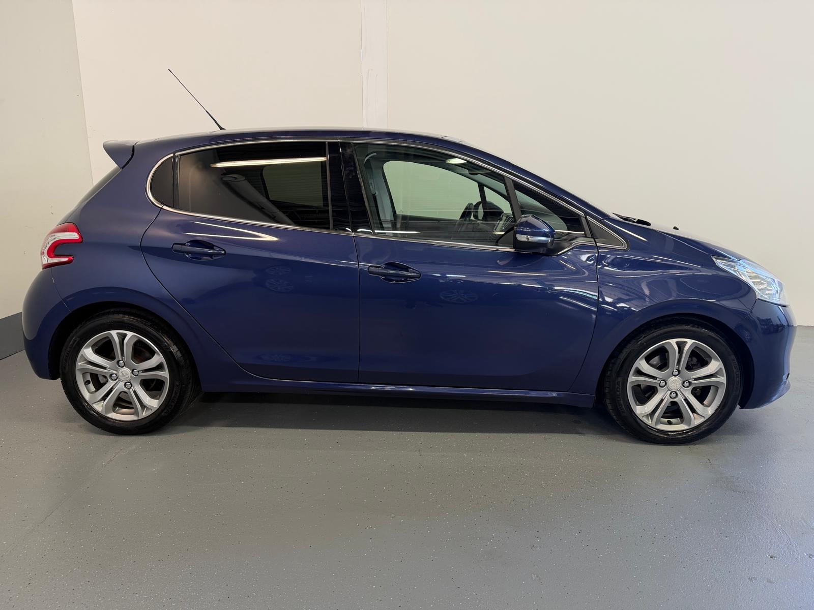 PEUGEOT 208 1.6 VTI Allure-image-5