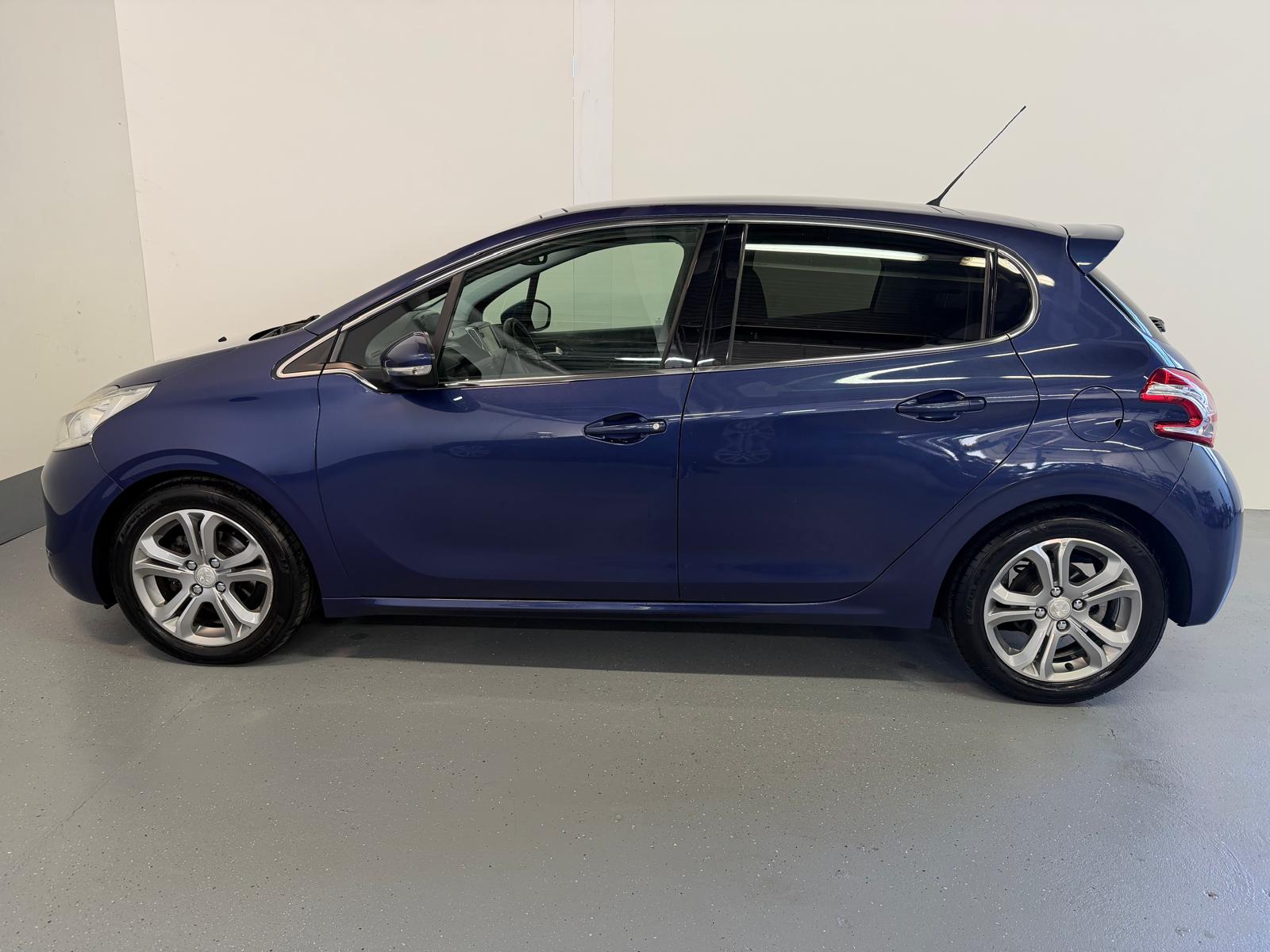 PEUGEOT 208 1.6 VTI Allure-image-6