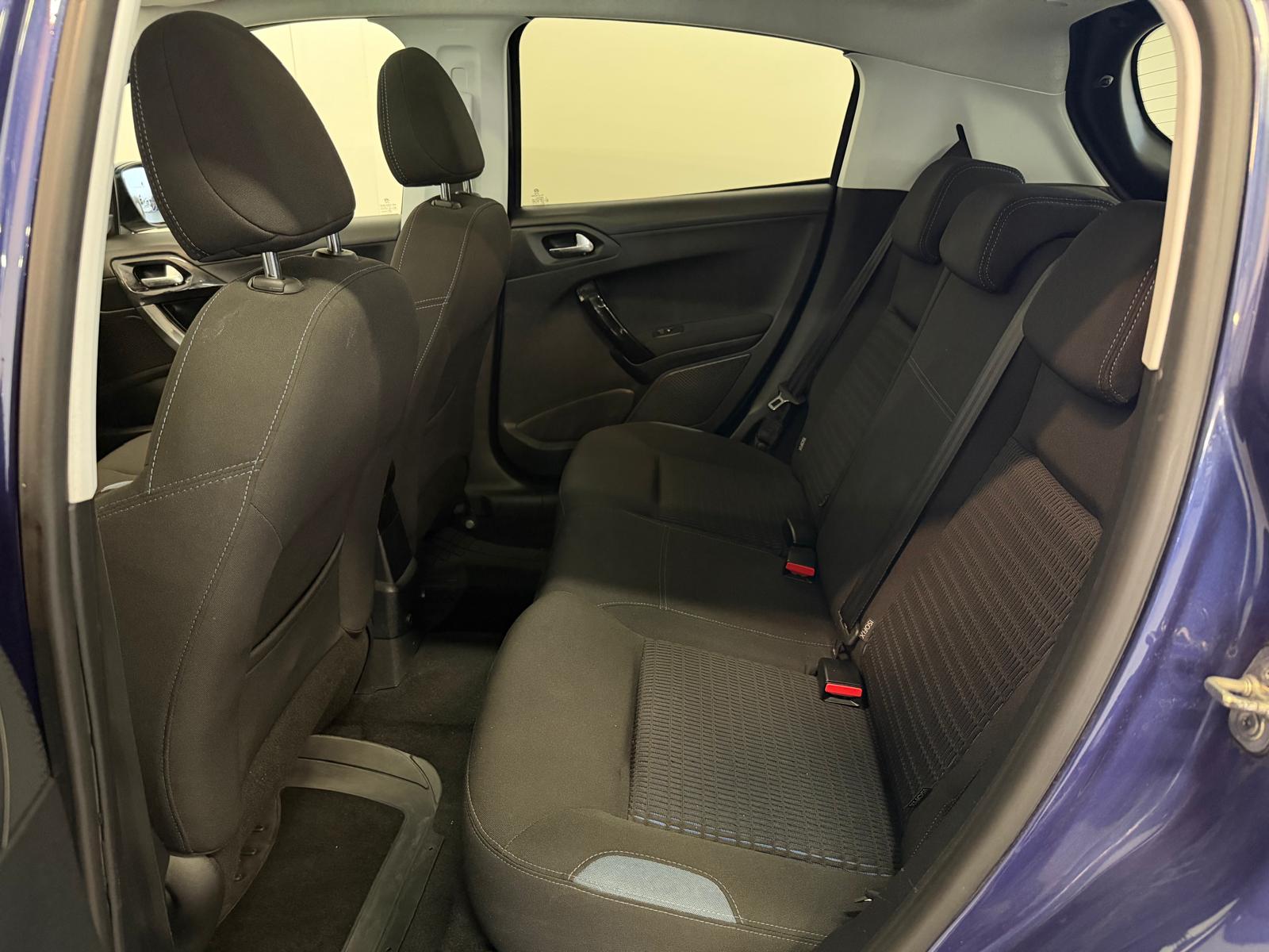 PEUGEOT 208 1.6 VTI Allure-image-18