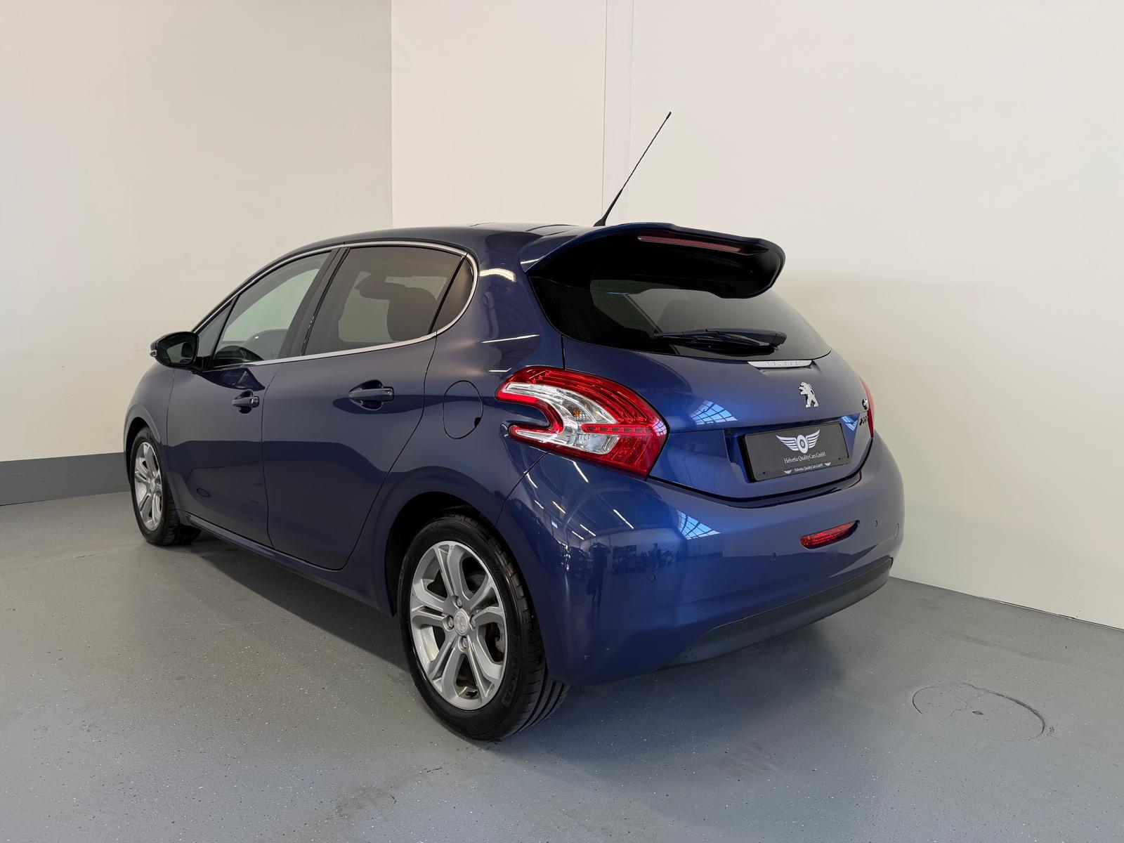 PEUGEOT 208 1.6 VTI Allure-image-9