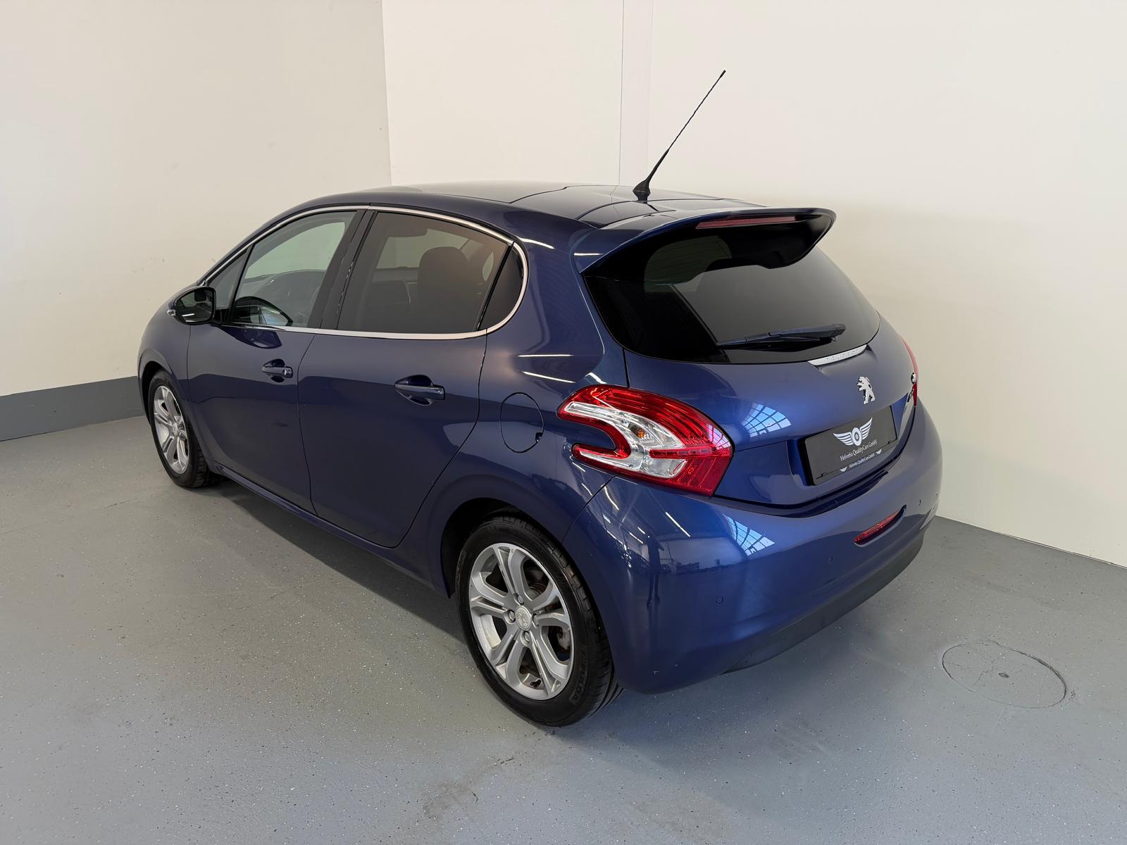 PEUGEOT 208 1.6 VTI Allure-image-8