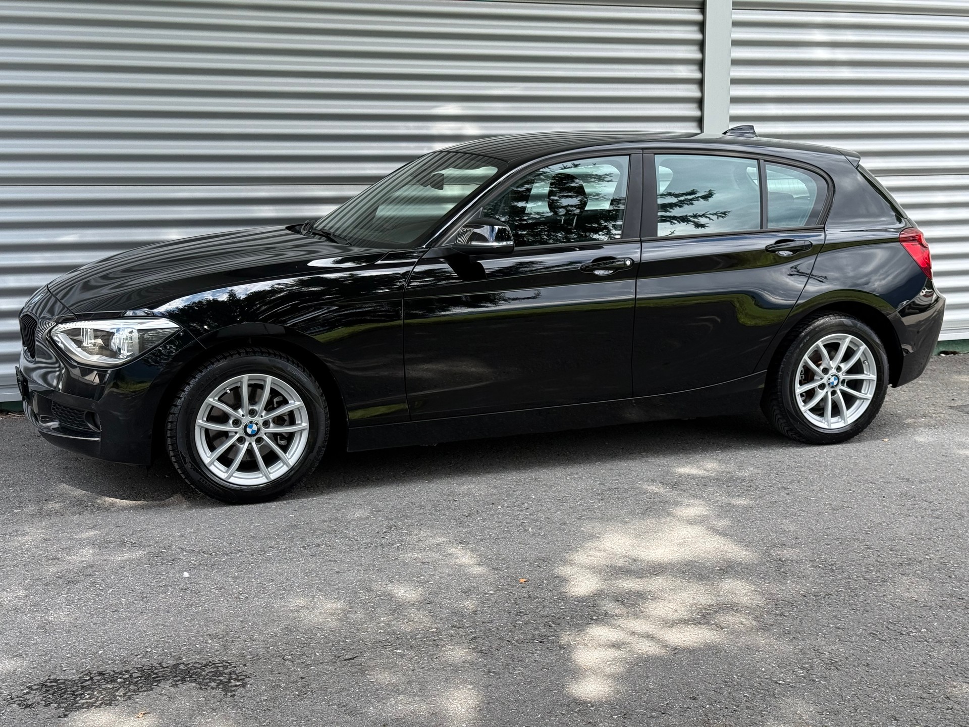 BMW 118d xDrive Sport Line-image-1