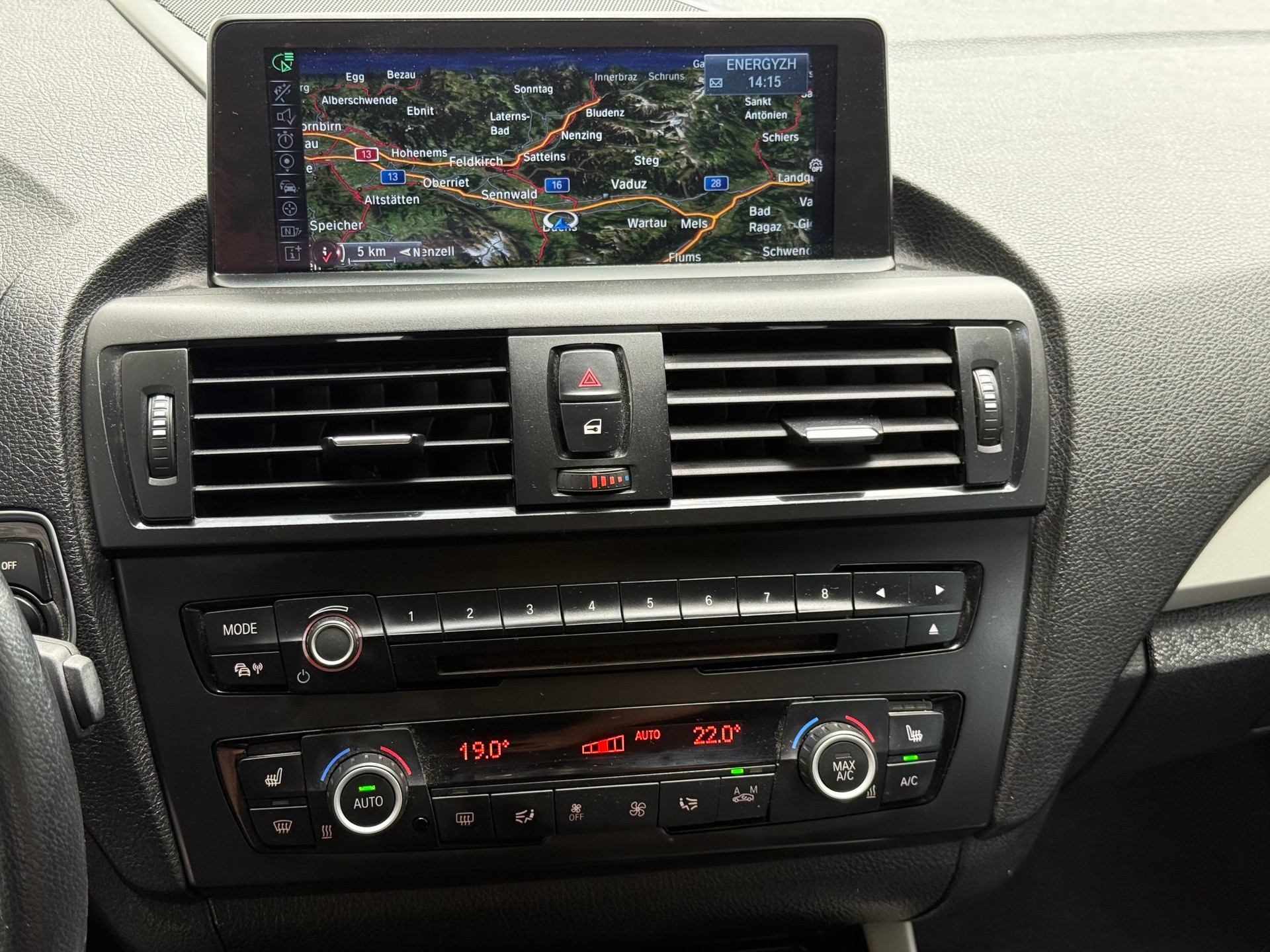 BMW 118d xDrive Sport Line-image-9
