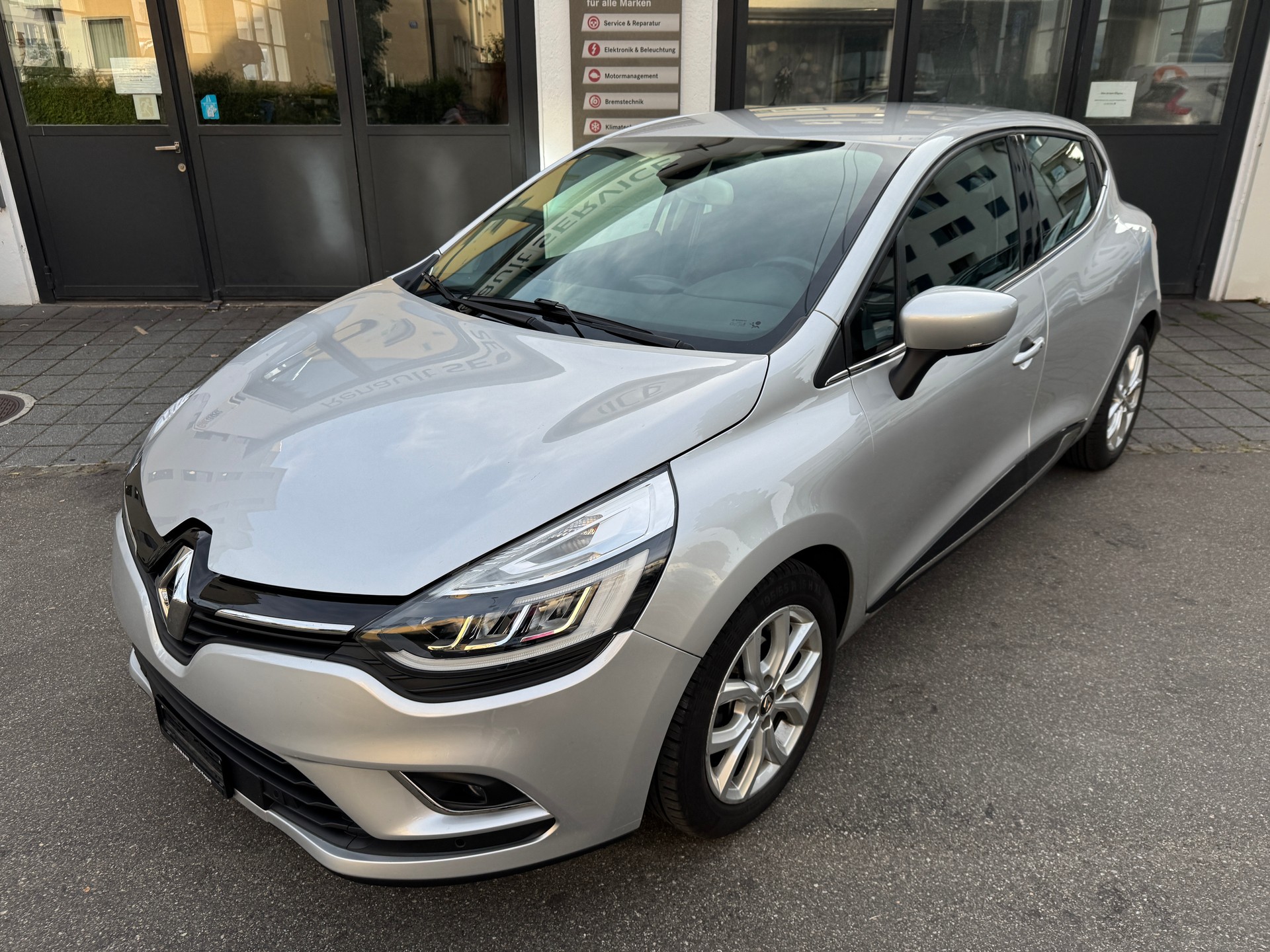 RENAULT Clio 1.2 16V T Intens EDC-showroom-element-1