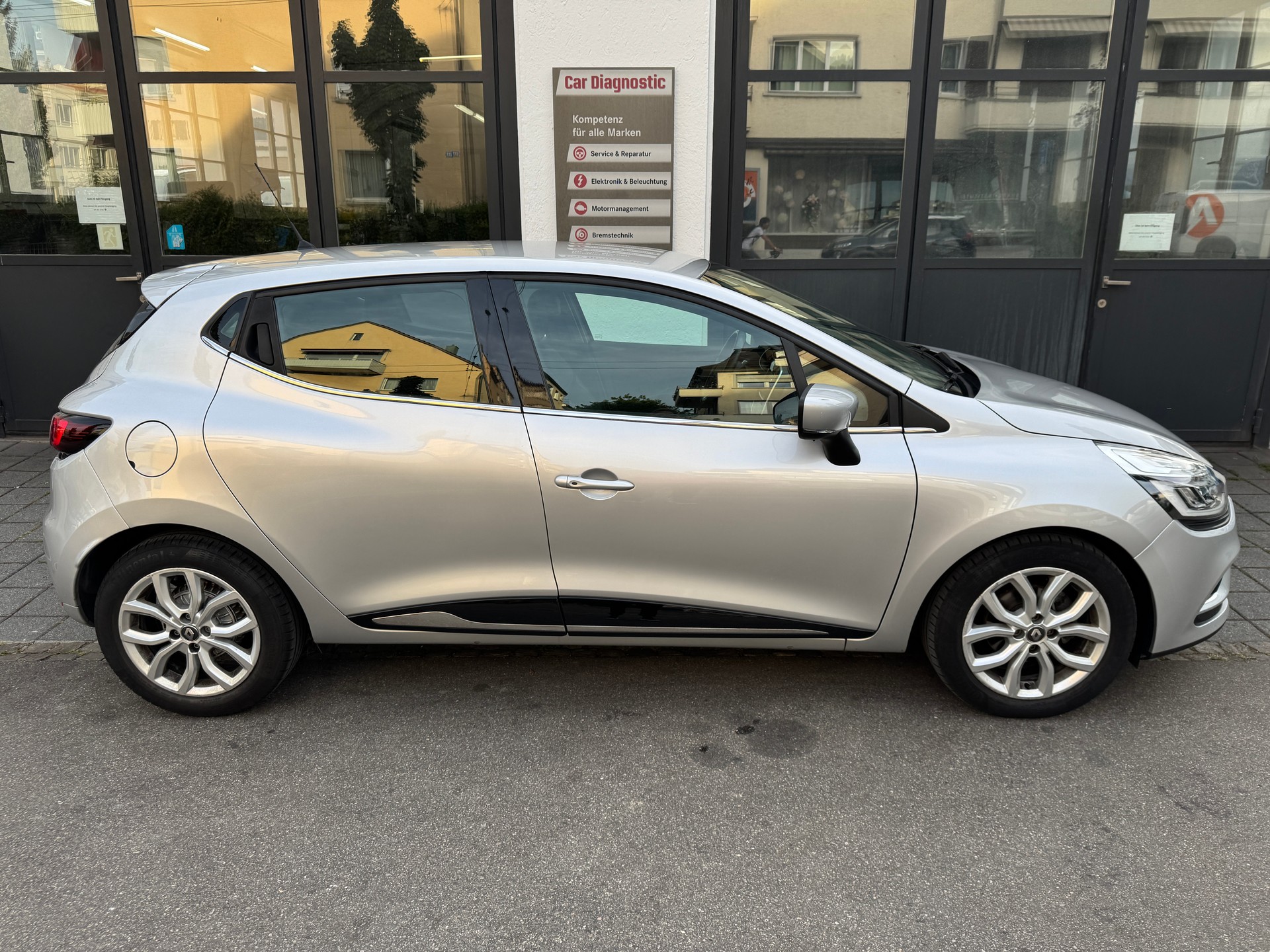 RENAULT Clio 1.2 16V T Intens EDC-image-4