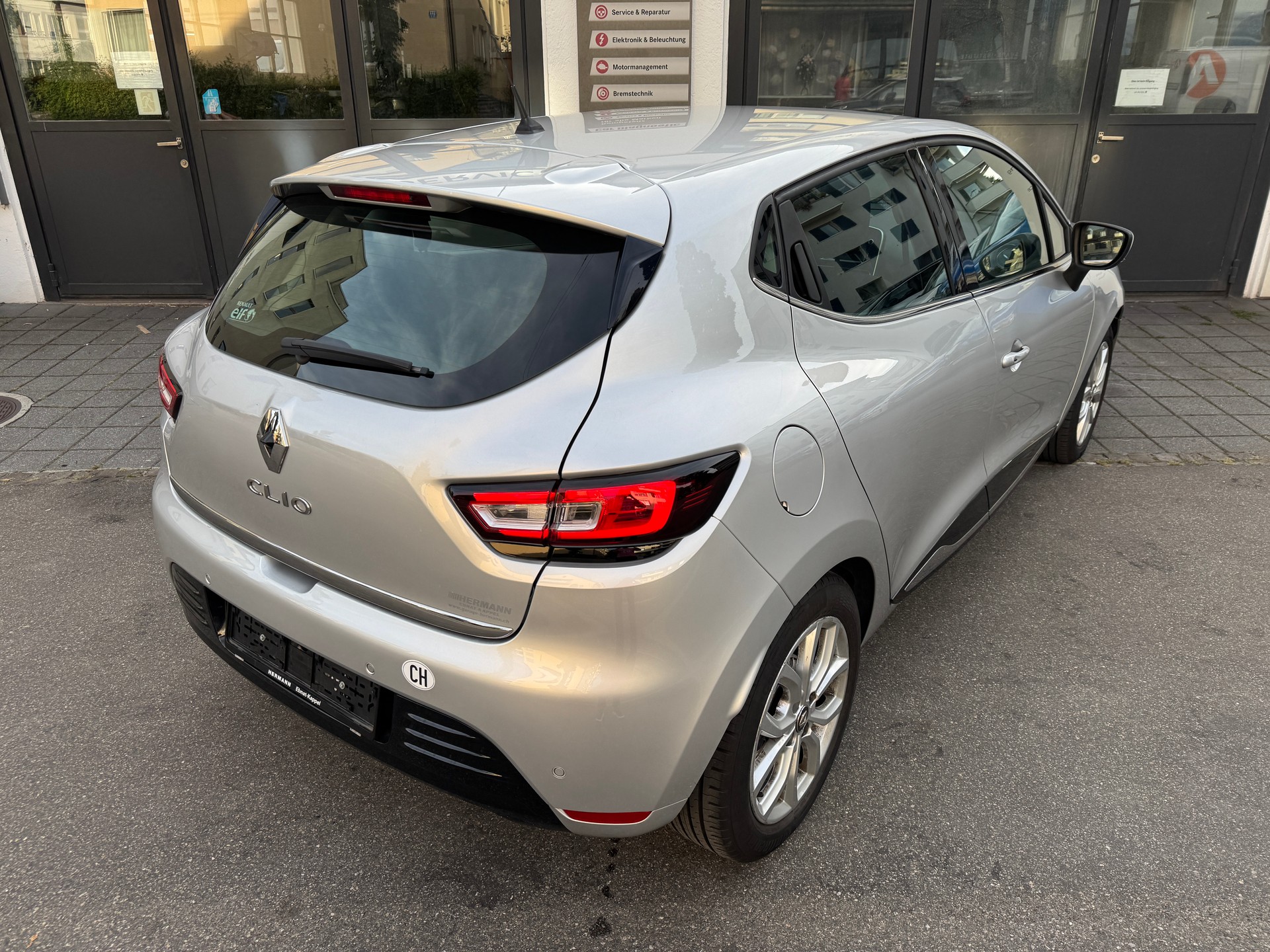RENAULT Clio 1.2 16V T Intens EDC-image-6