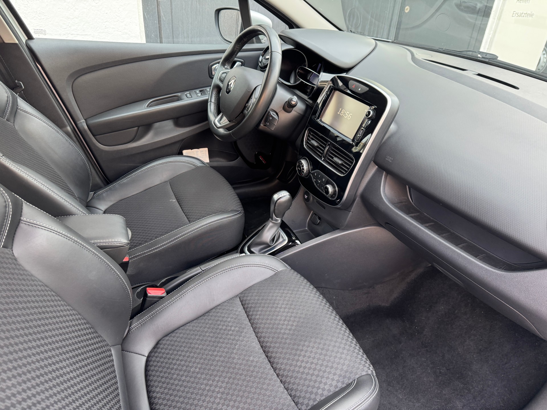 RENAULT Clio 1.2 16V T Intens EDC-image-11