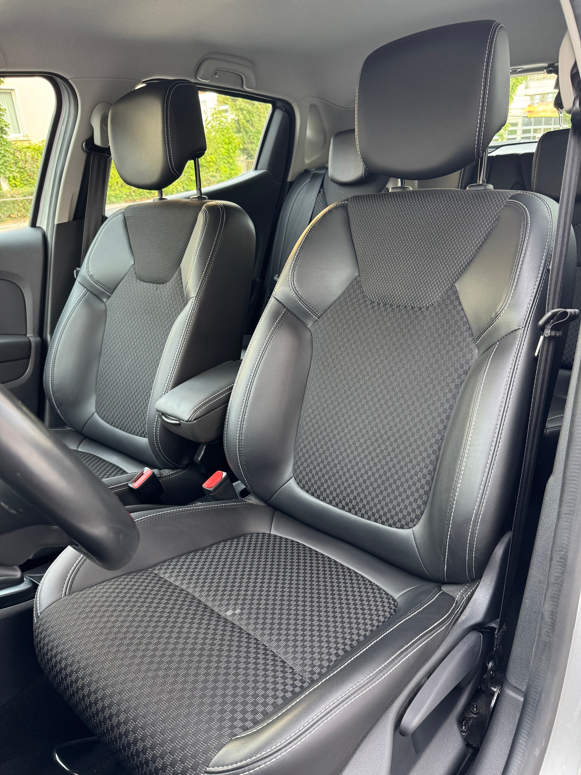 RENAULT Clio 1.2 16V T Intens EDC-image-12