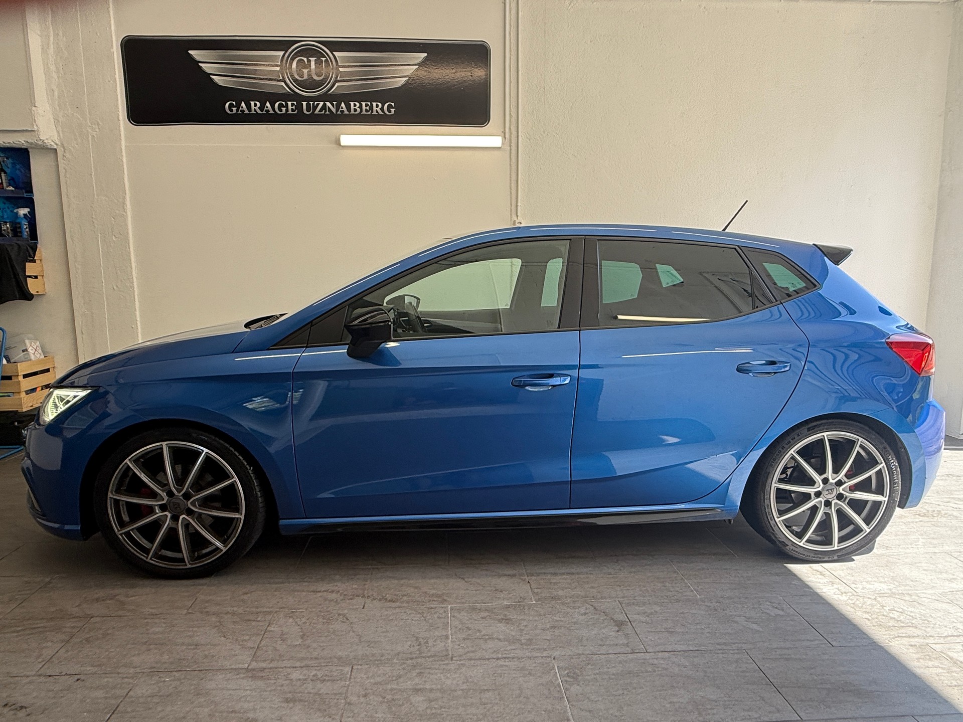 SEAT Ibiza 1.5 EcoTSI FR DSG Ab 295.- pro Monat Panoramadach-showroom-element-1