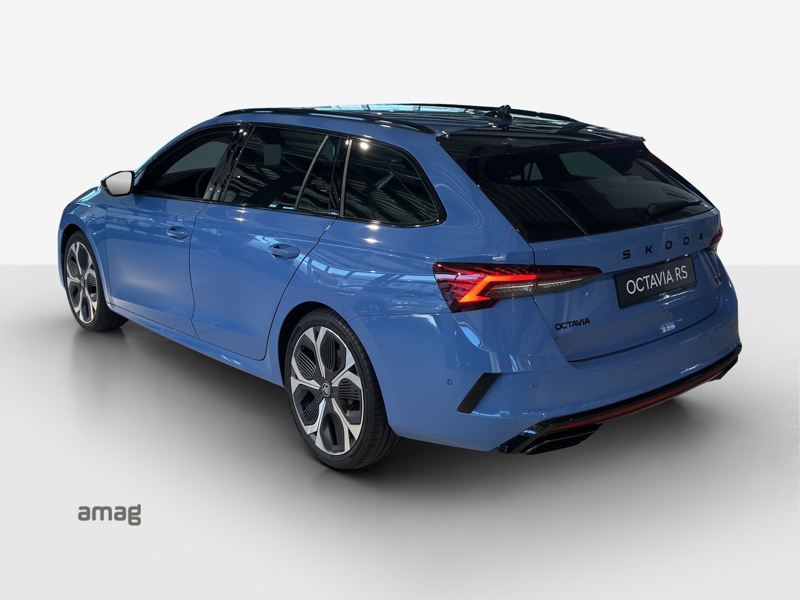 SKODA Octavia Combi 2.0 TSI DSG RS 30 Years Edition-image-2
