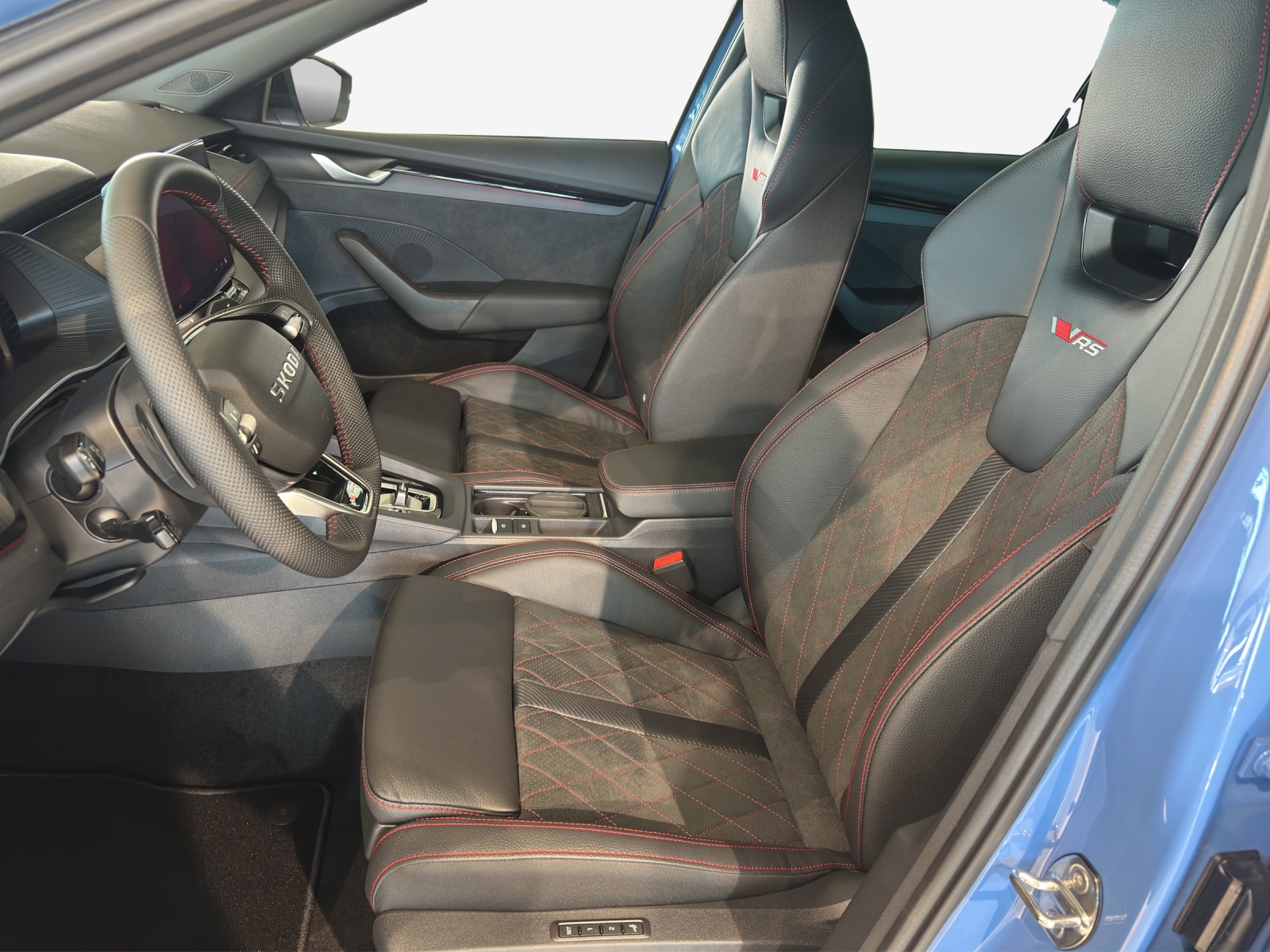 SKODA Octavia Combi 2.0 TSI DSG RS 30 Years Edition-image-7