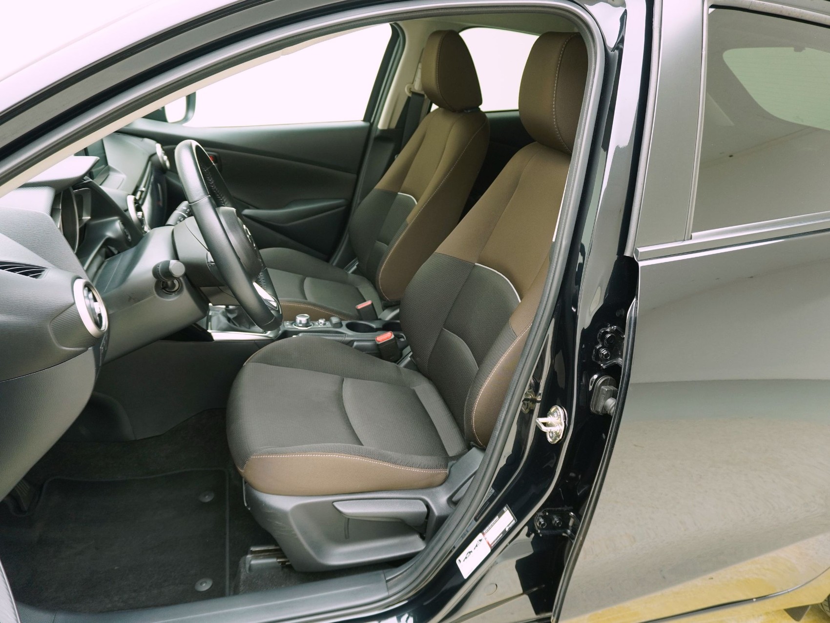 MAZDA 2 1.5 Ambition Plus-image-8