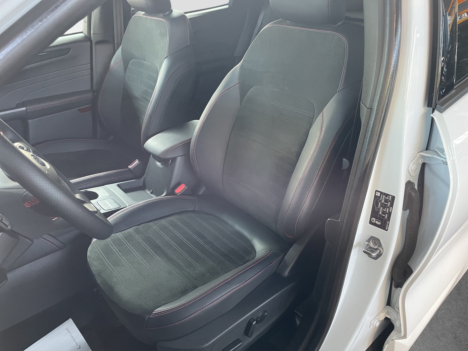 FORD Kuga 2.5 Hybrid ST-Line X 4x4-image-10
