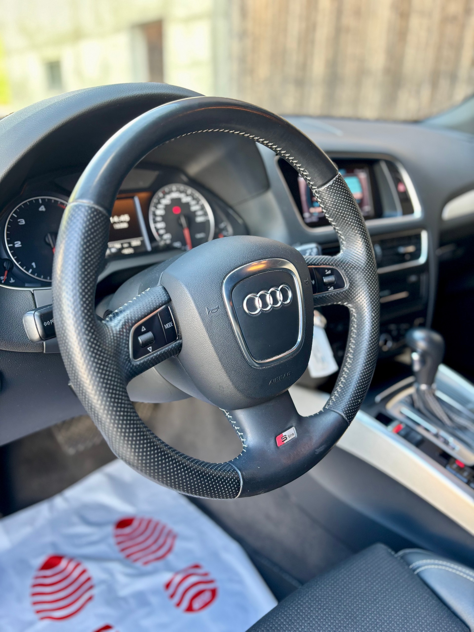 AUDI Q5 2.0 TDI quattro S-tronic-image-11