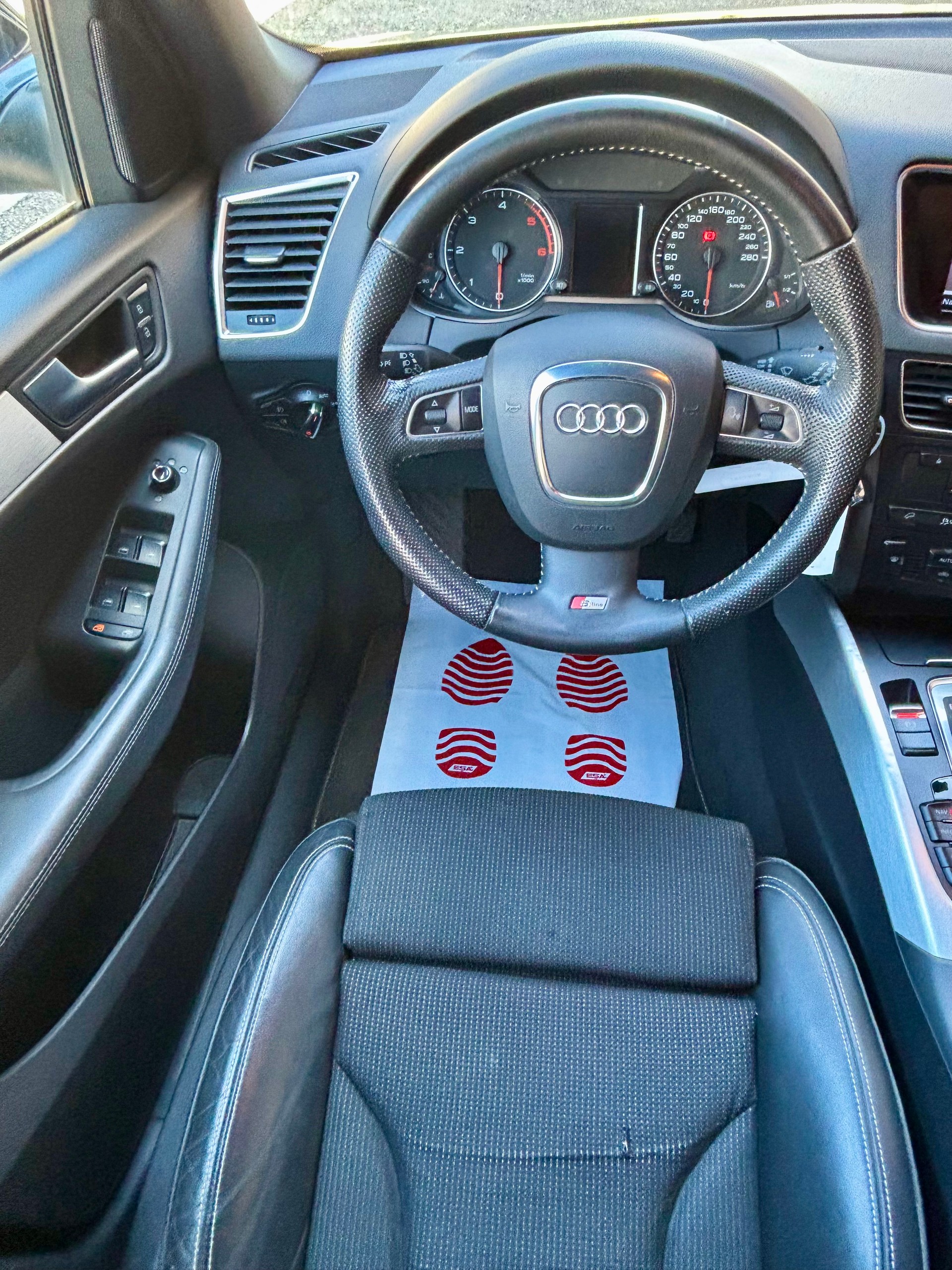 AUDI Q5 2.0 TDI quattro S-tronic-image-10
