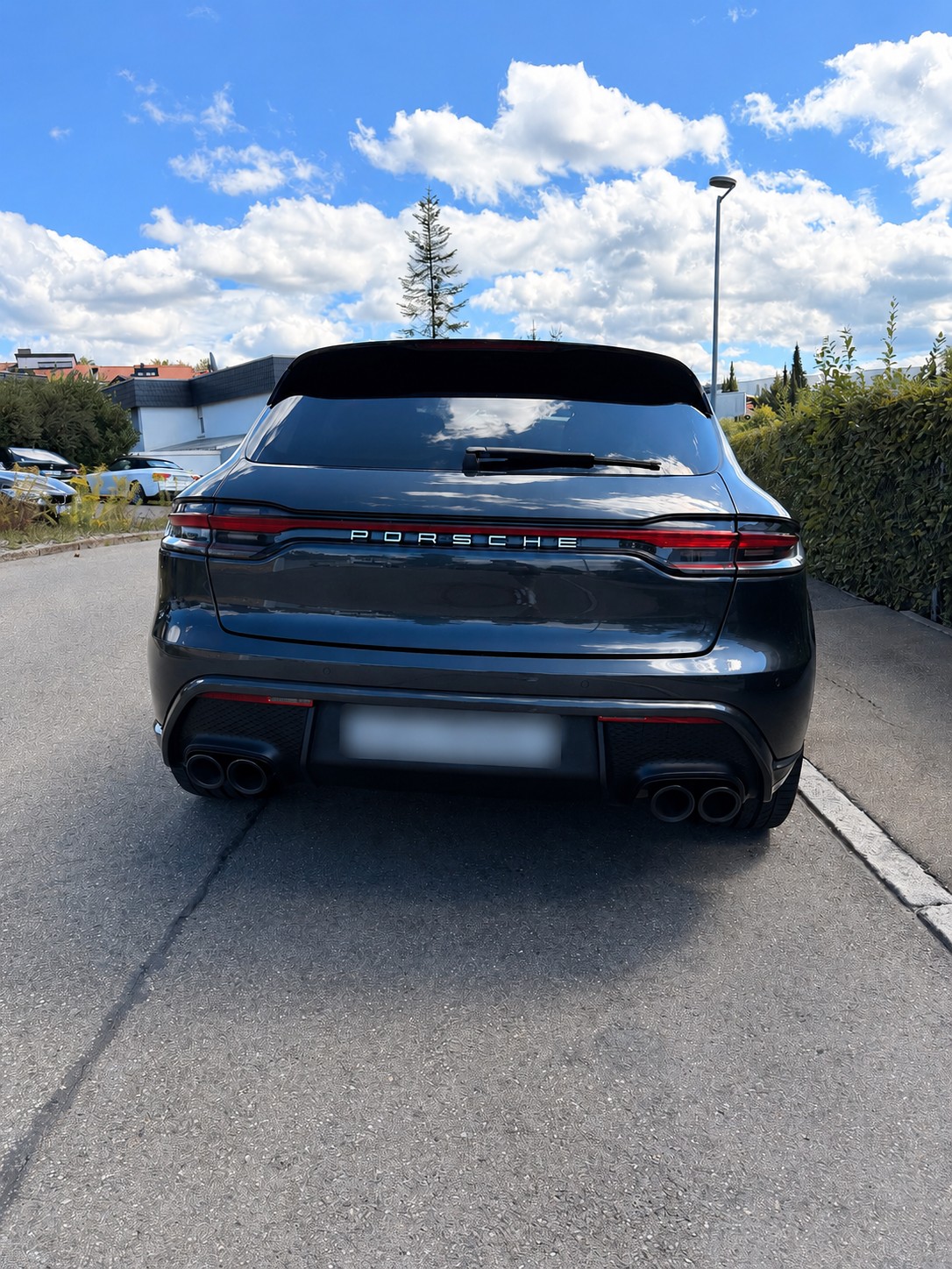 PORSCHE MACAN-image-2