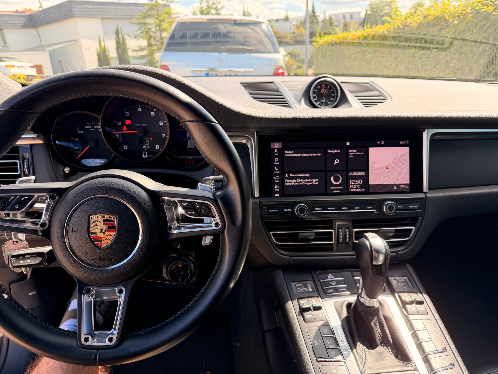 PORSCHE MACAN-image-3