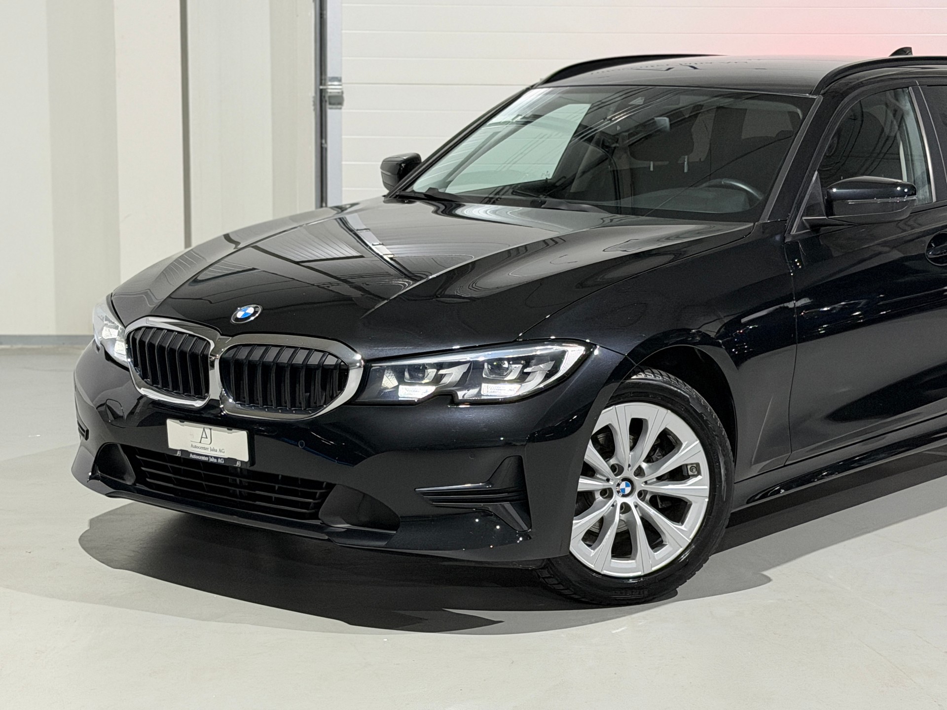 BMW 318d 48V Touring Steptronic (CH)-image-1