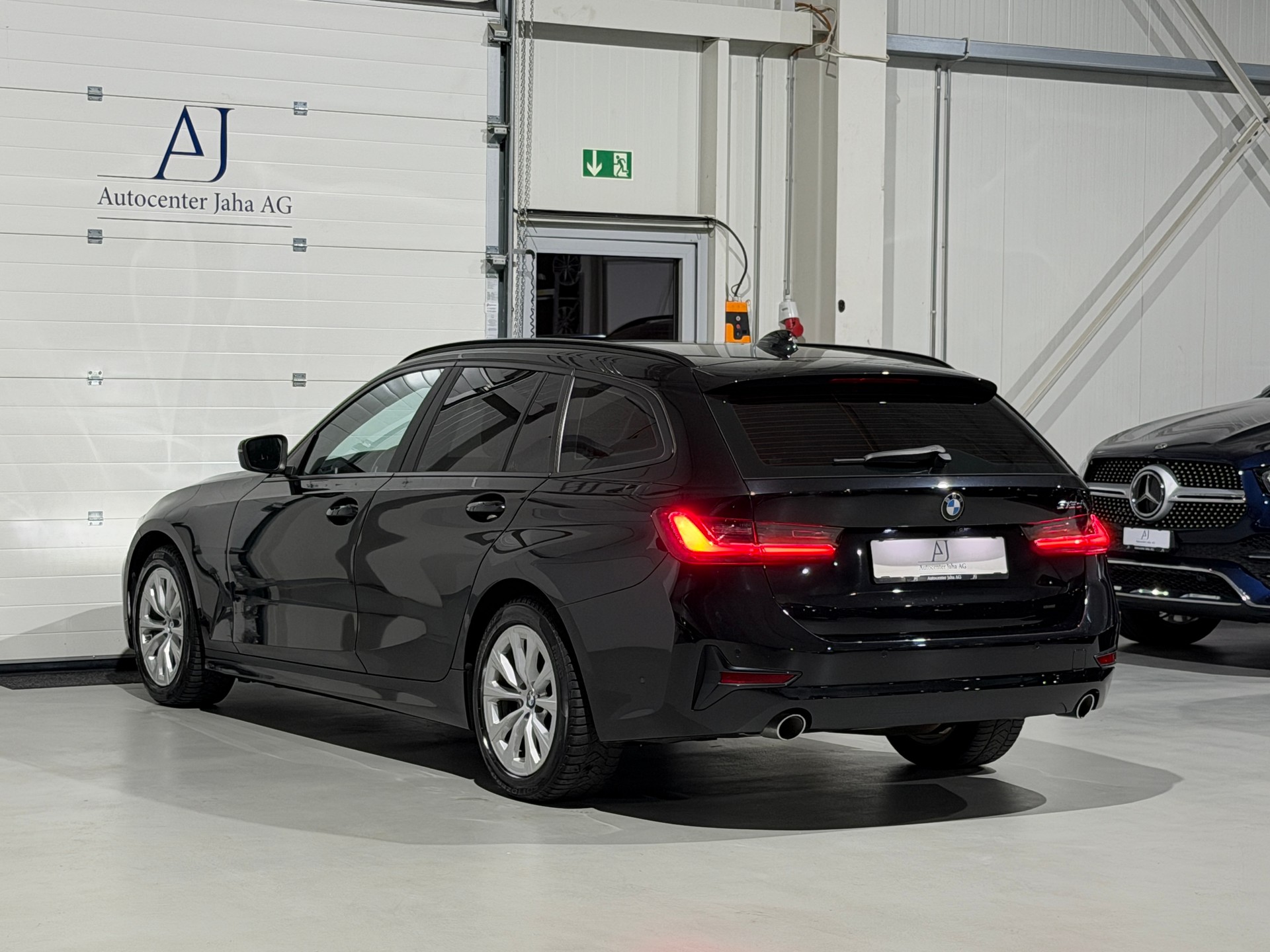 BMW 318d 48V Touring Steptronic (CH)-image-16