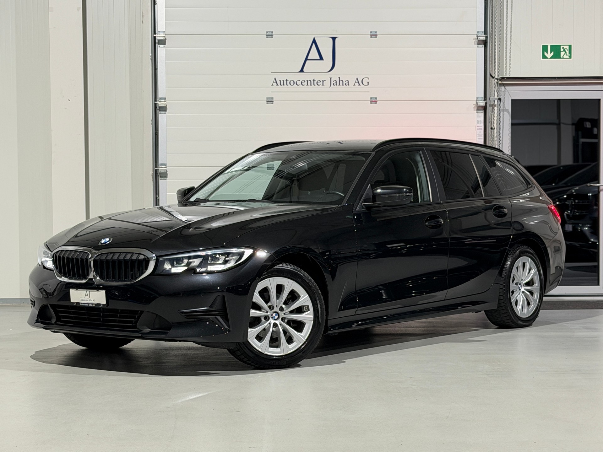 BMW 318d 48V Touring Steptronic (CH)-image-0