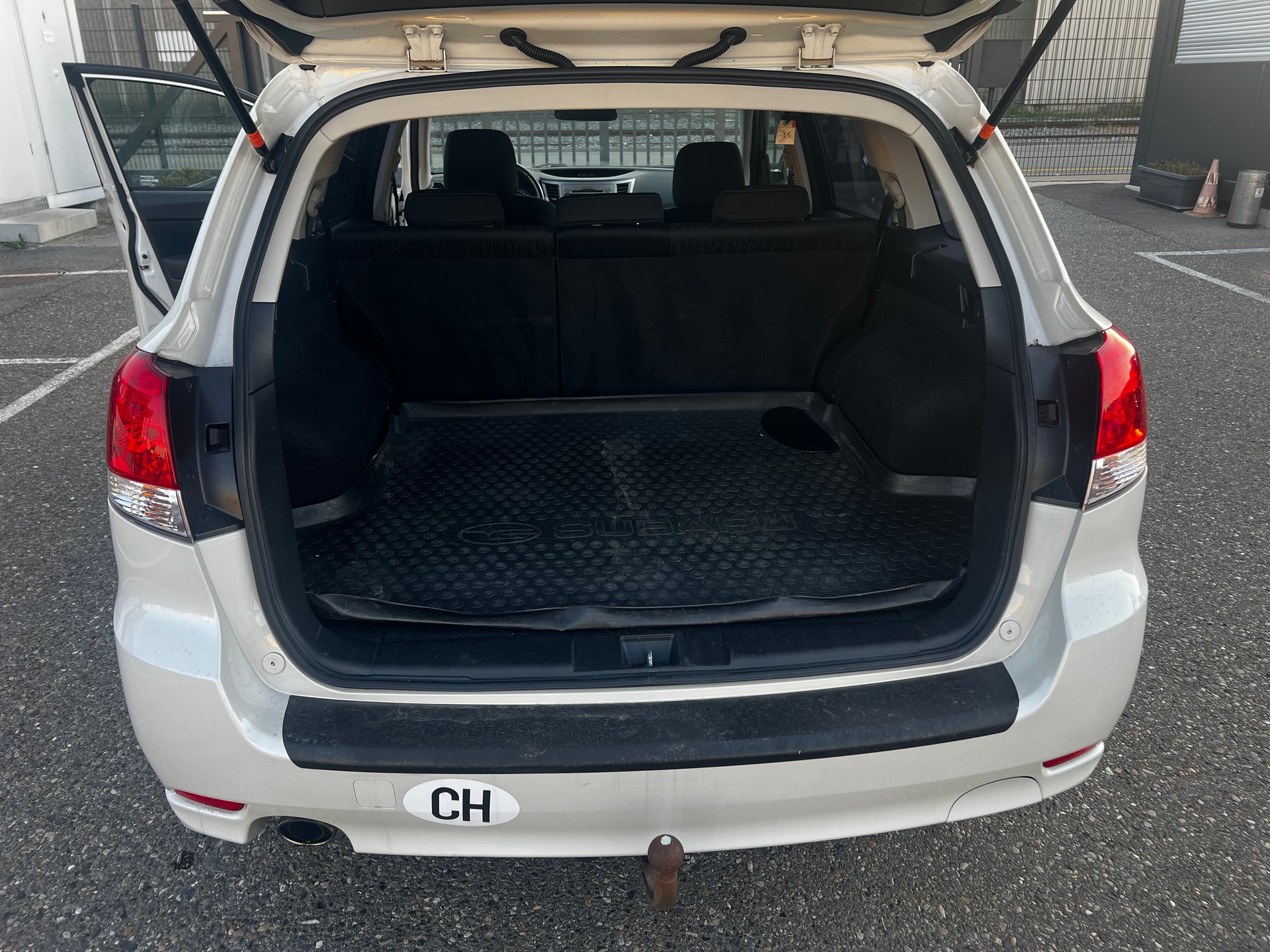 SUBARU Legacy 2.0i Swiss AWD Lineartronic-image-9