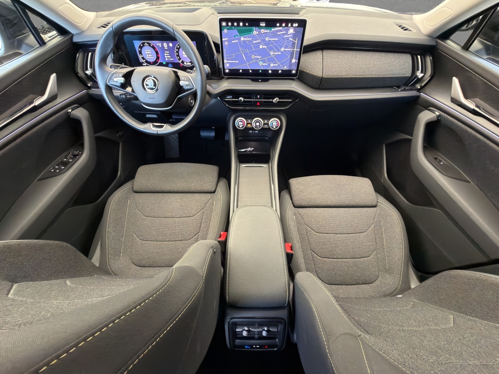 SKODA Kodiaq 2.0 TDI Selection 4x4 - Anhängekupplung - 7-Sitzer - Head-up Display - 360°Kamera-image-6