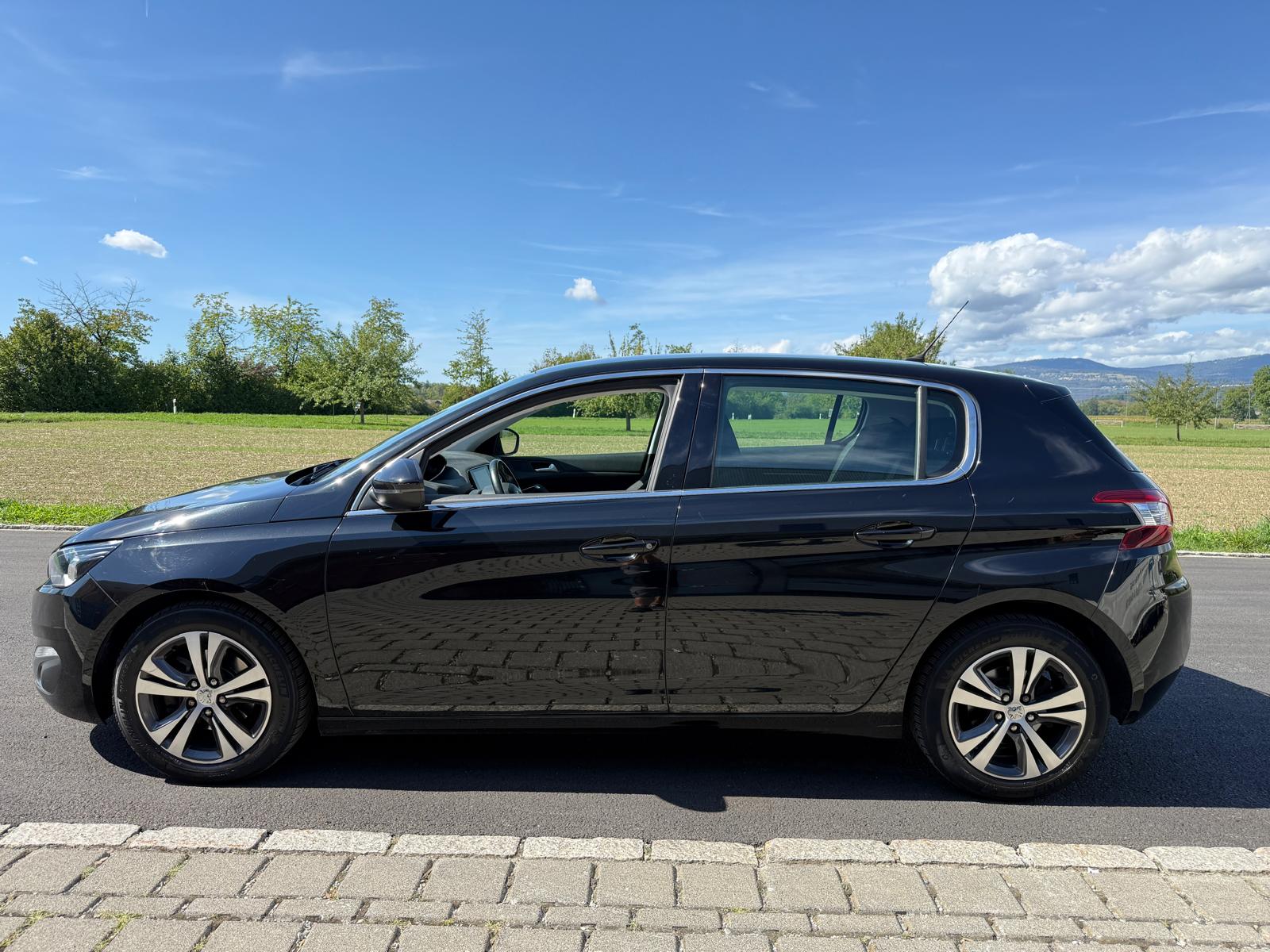 PEUGEOT 308 1.2 THP Style Automatic-image-6