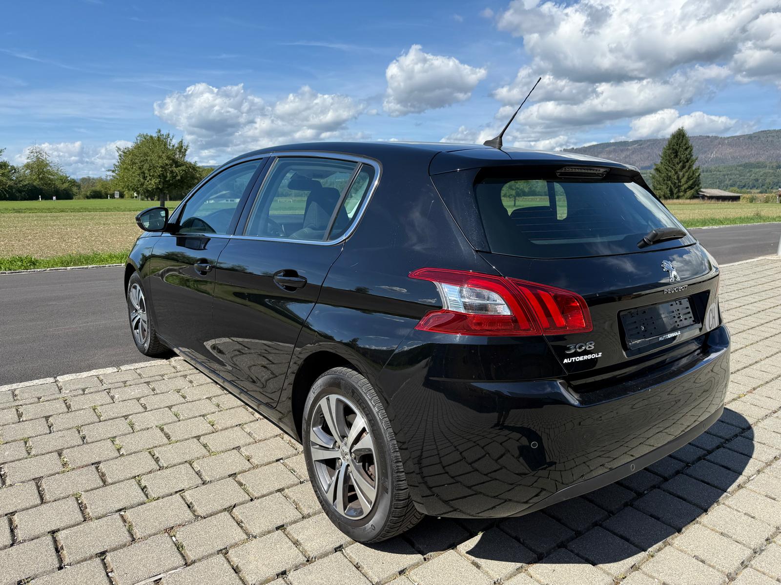 PEUGEOT 308 1.2 THP Style Automatic-image-4