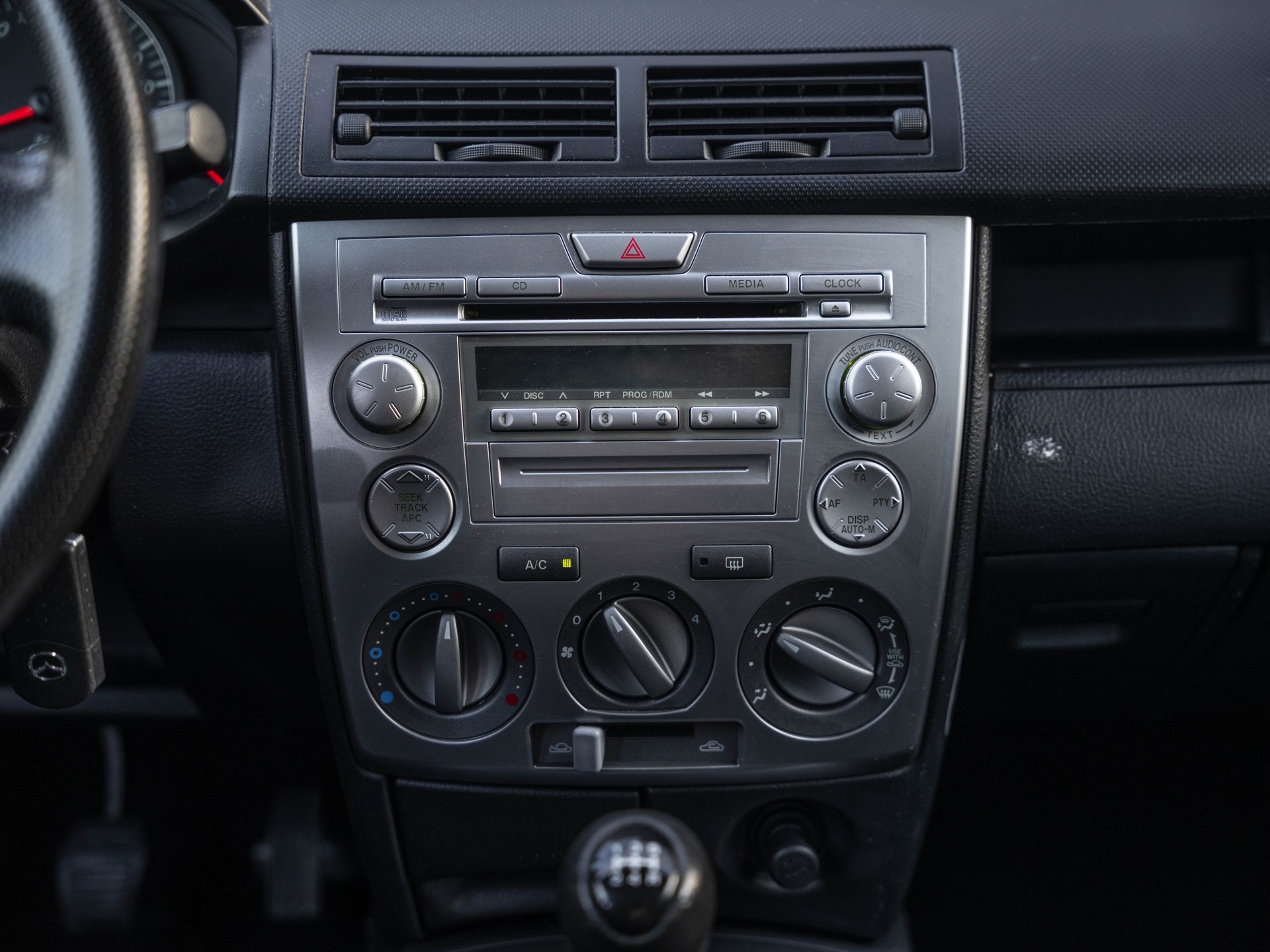 MAZDA 2 1.4i 16V Sport-image-15