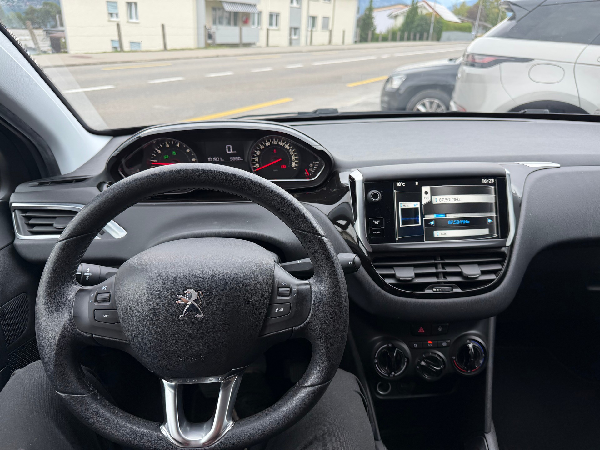PEUGEOT 208 1.2 VTI Access-image-5