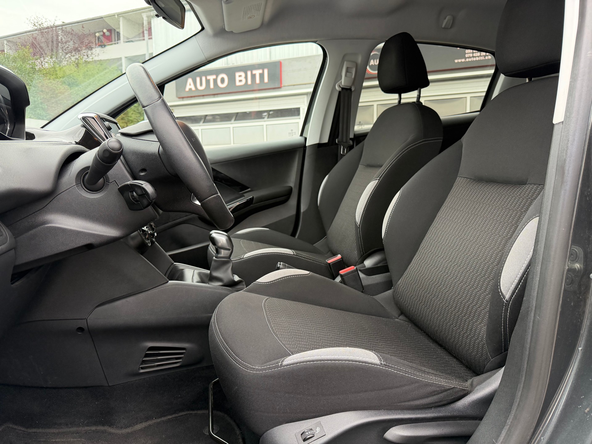 PEUGEOT 208 1.2 VTI Access-image-6