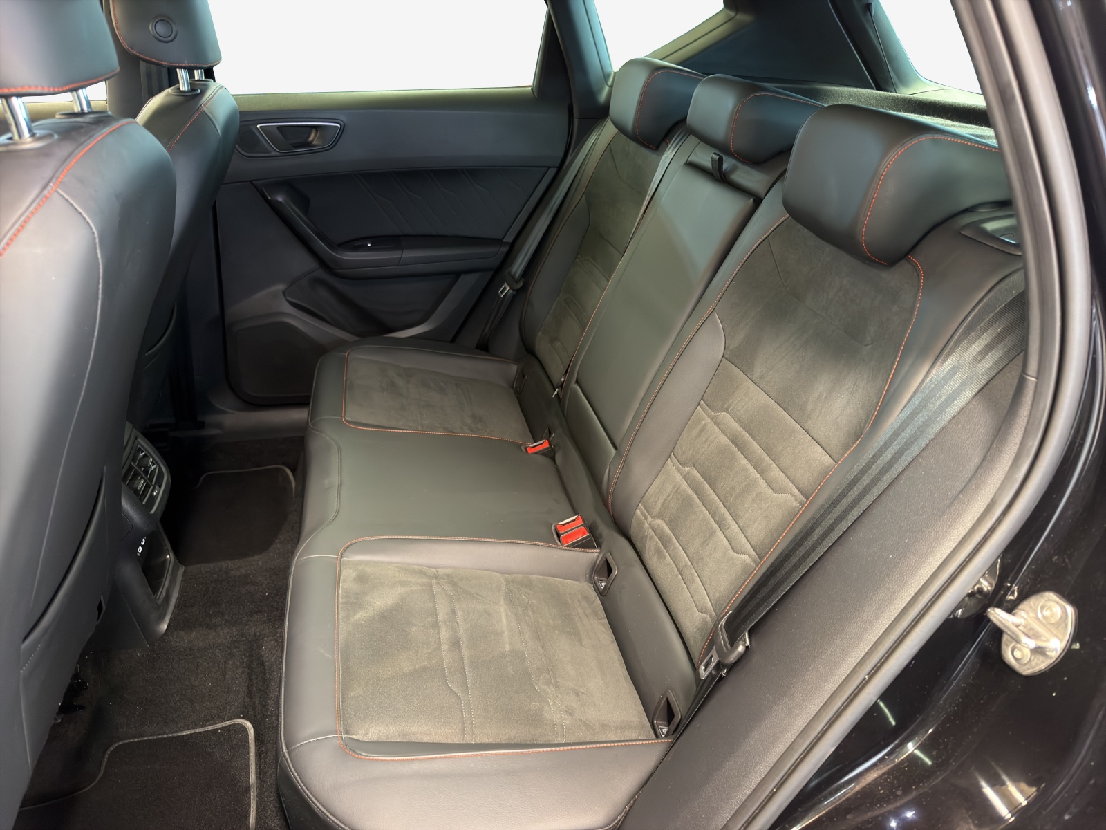 SEAT Ateca 2.0 TSI Hola FR 4Drive DSG-image-11