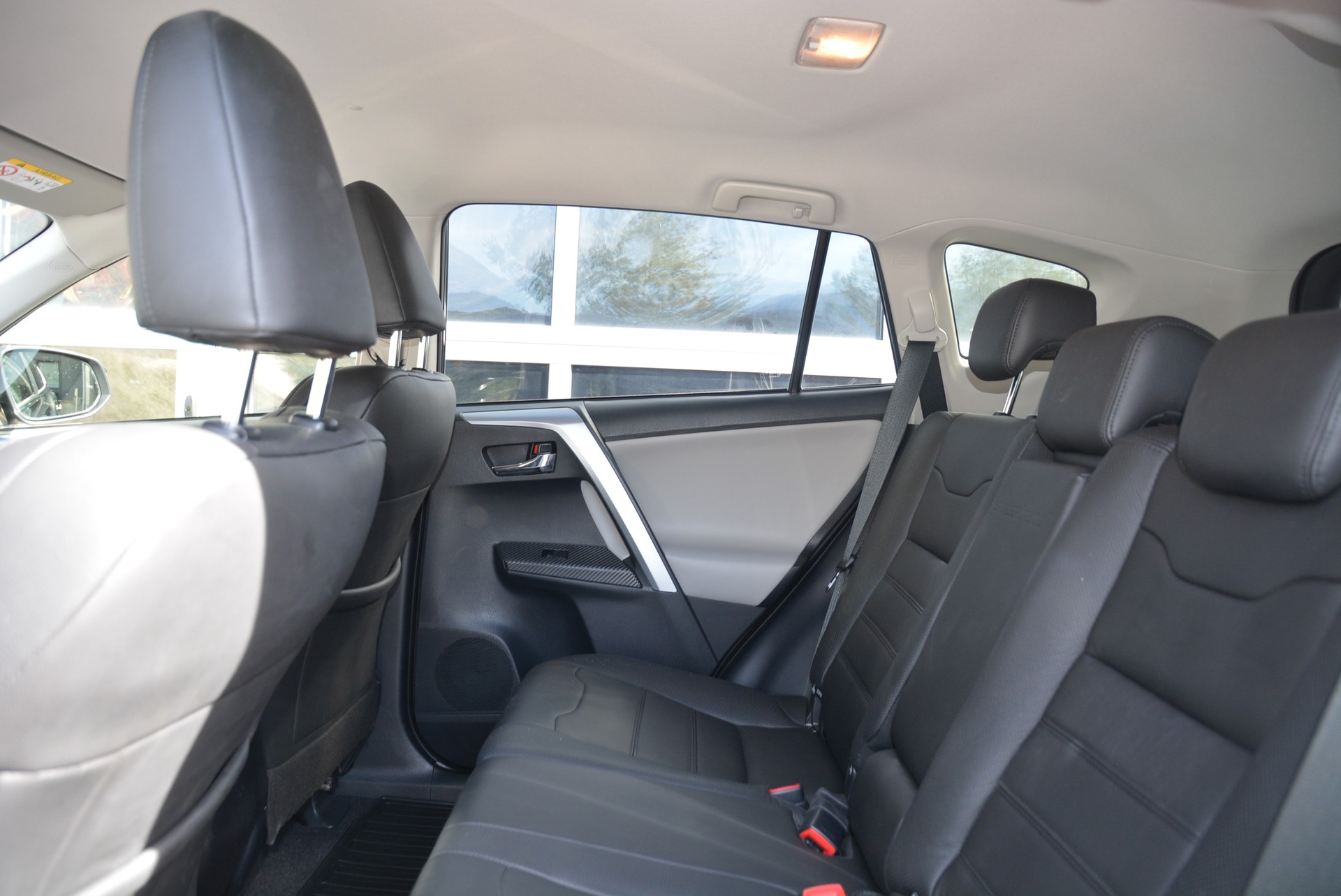 TOYOTA RAV-4 2.0 Swiss Trend Multidrive S-image-15