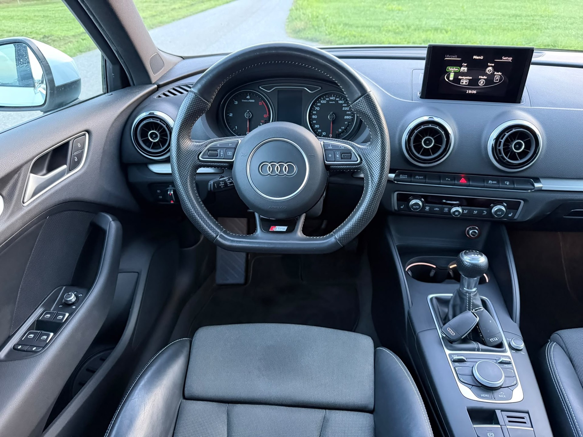 AUDI A3 Sportback 2.0 TDI S-Line quattro-image-13