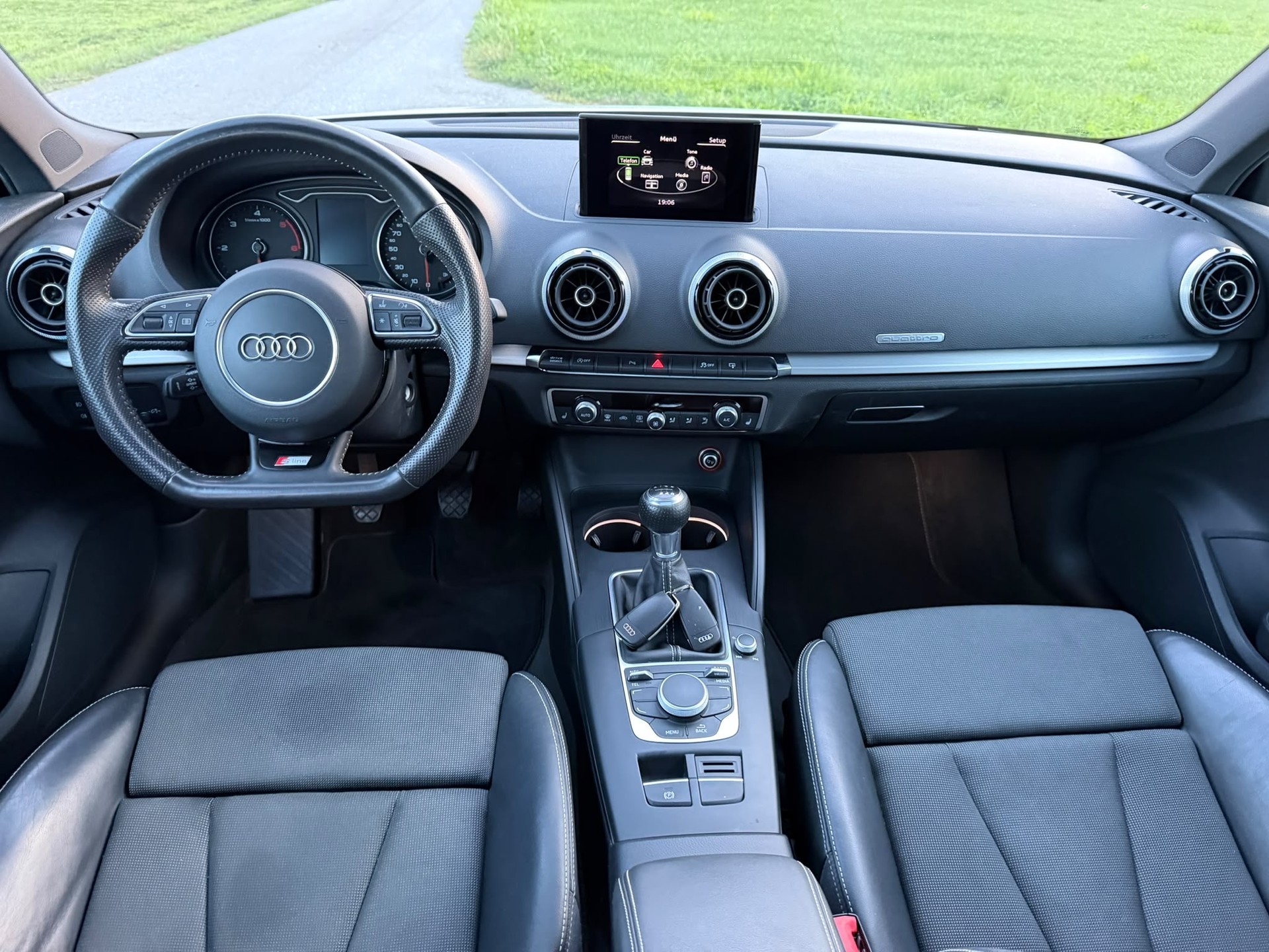 AUDI A3 Sportback 2.0 TDI S-Line quattro-image-12