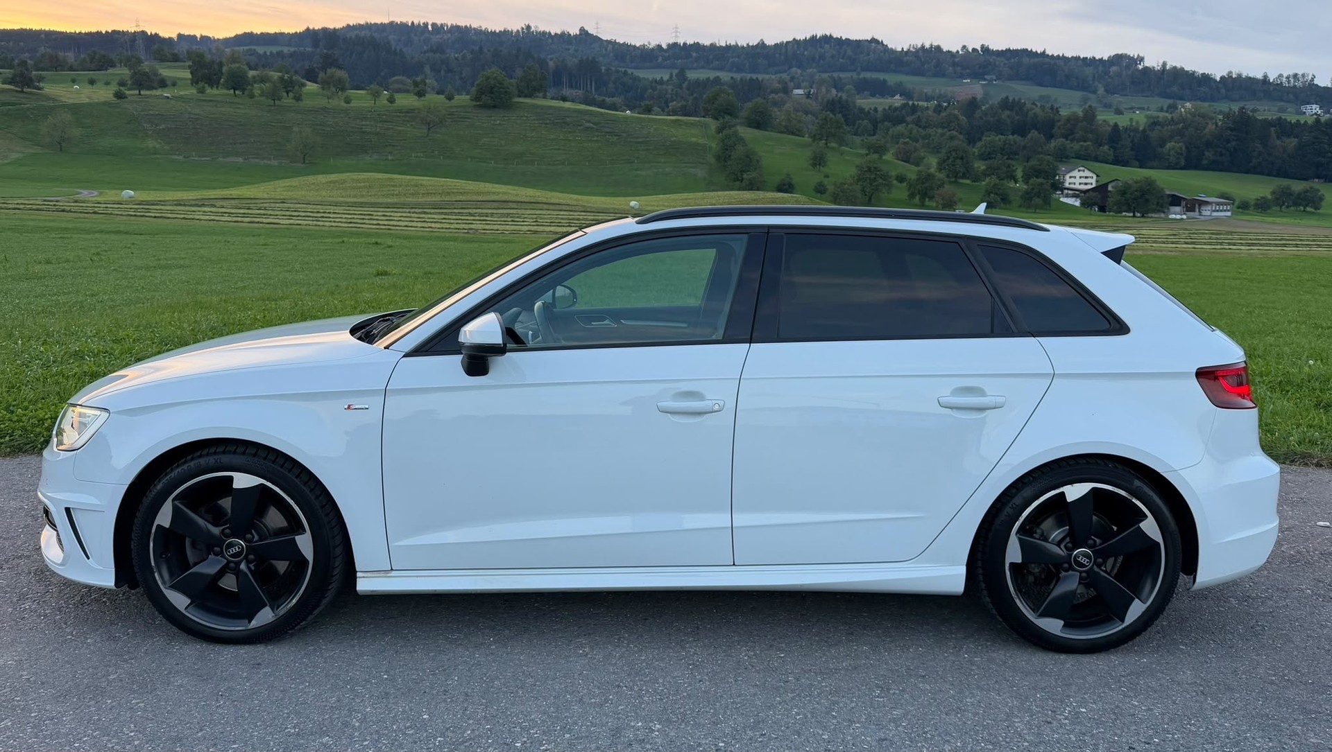 AUDI A3 Sportback 2.0 TDI S-Line quattro-image-2